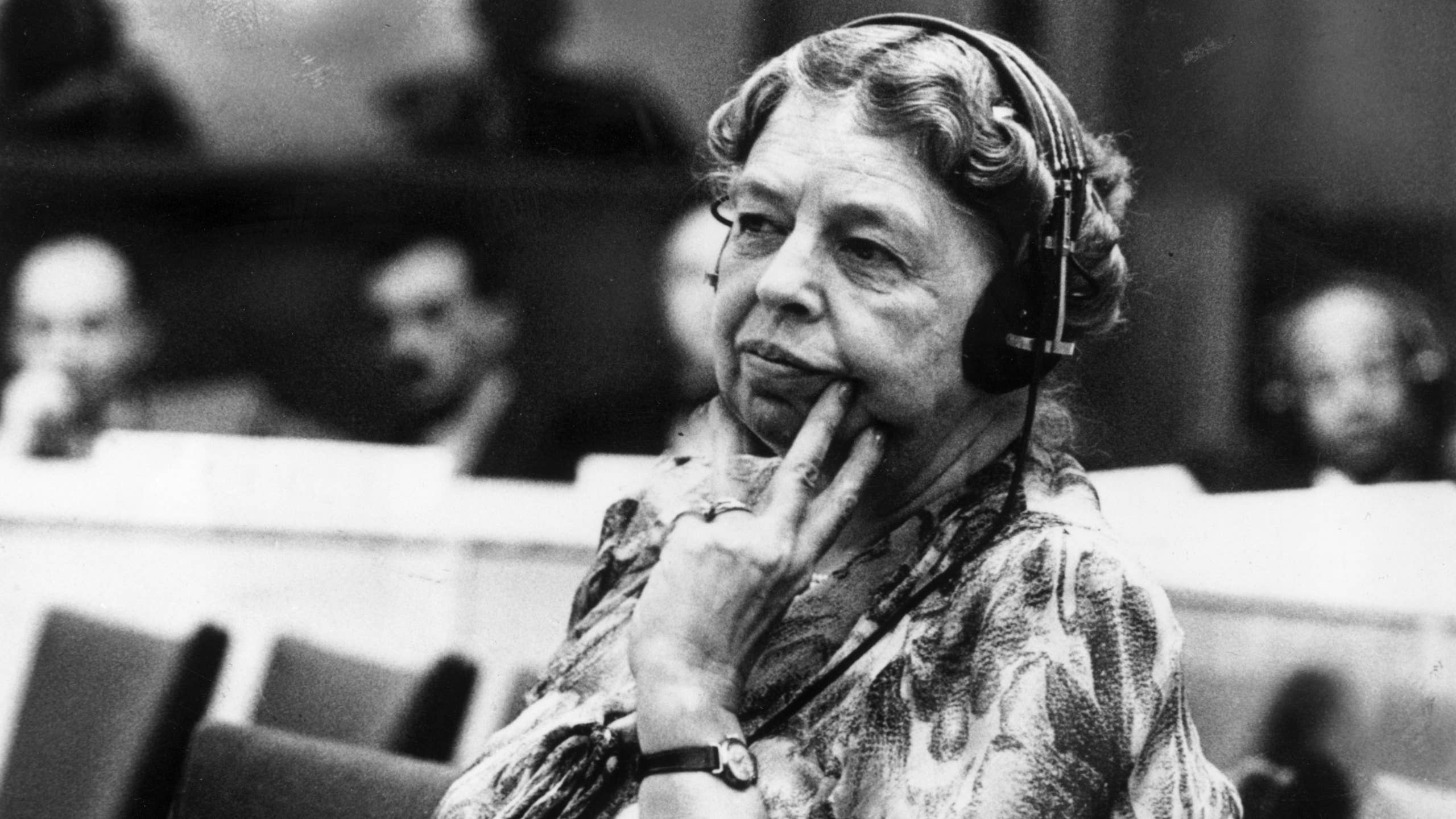 2560x1440 Quote of the Day: Eleanor Roosevelt on Working Toward Peace