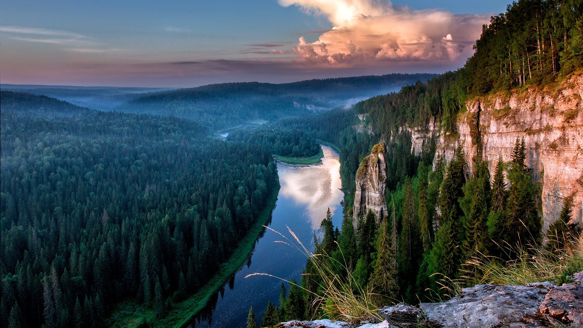1920x1080 Ural River in the mountains