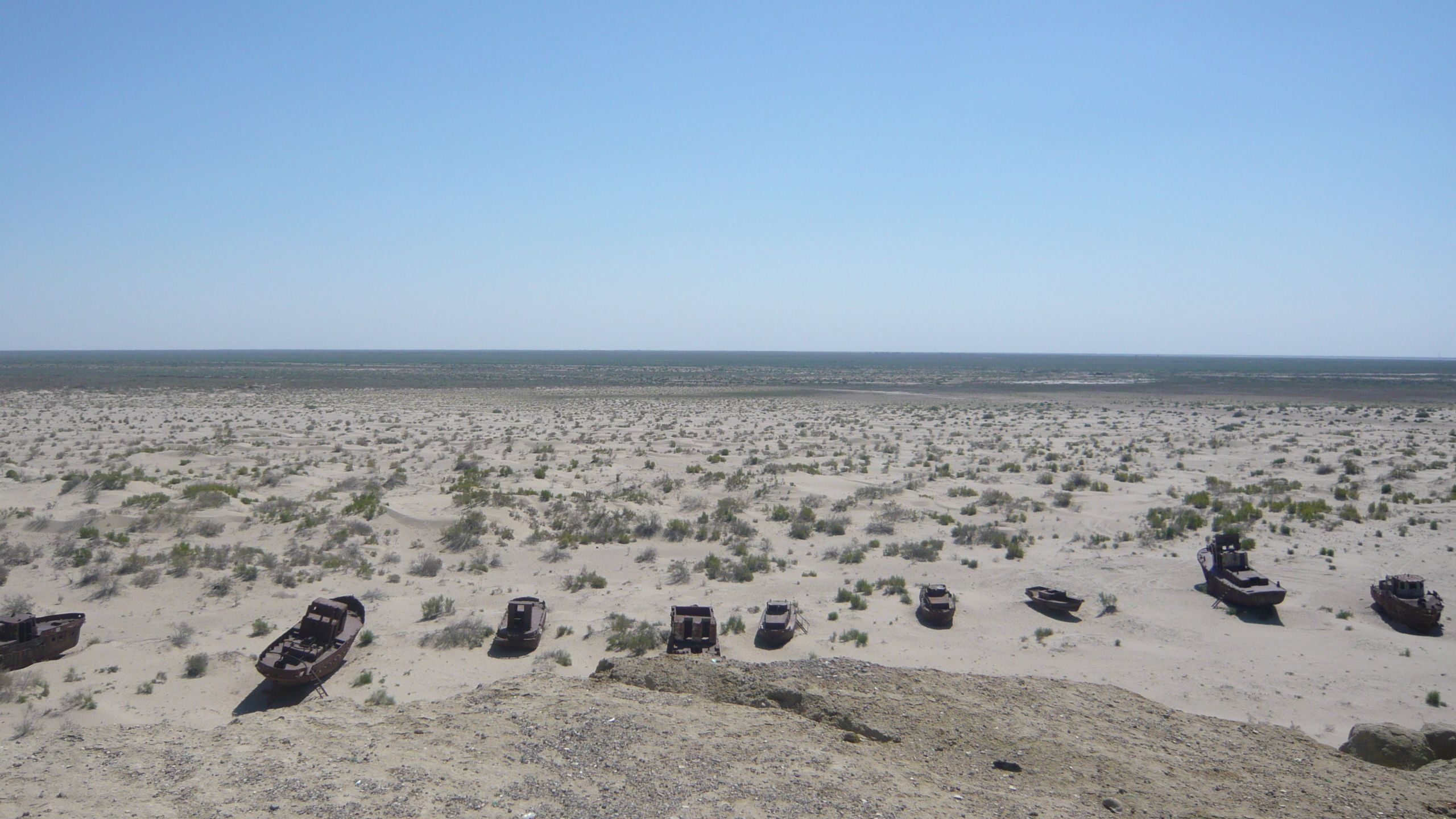2560x1440 Aral Sea Wallpaper