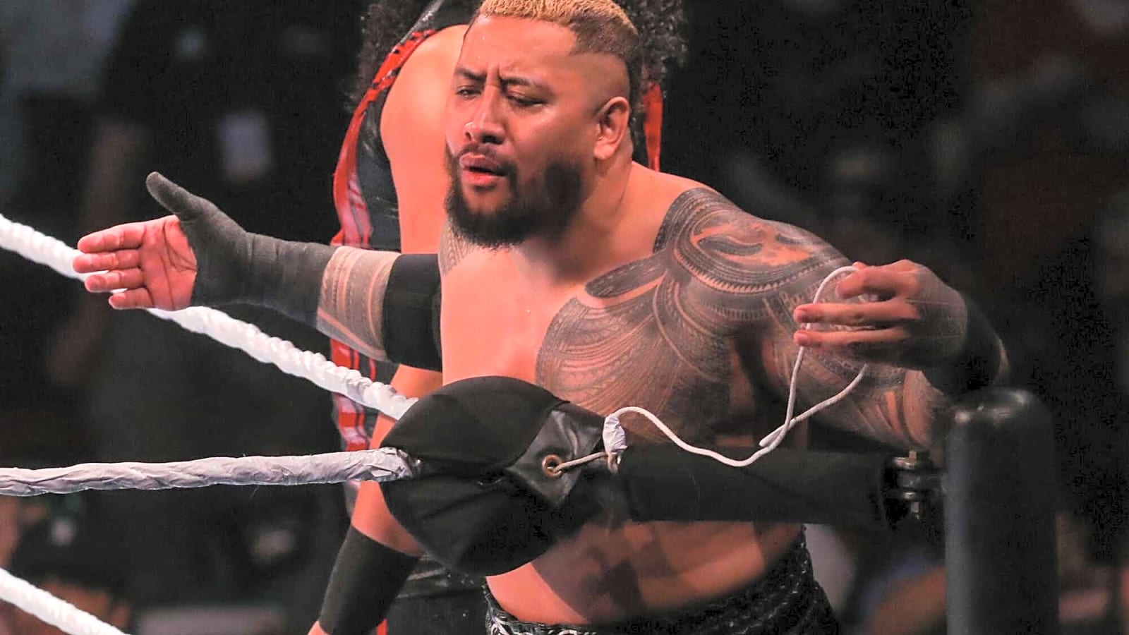 1600x900 WWE RAW 8 17 Results: Solo Sikoa And LA Knight Leave Roman Reigns Laid Out In The Middle Of The Ring