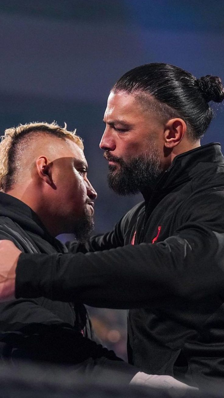 736x1308 ROMAN REIGNS