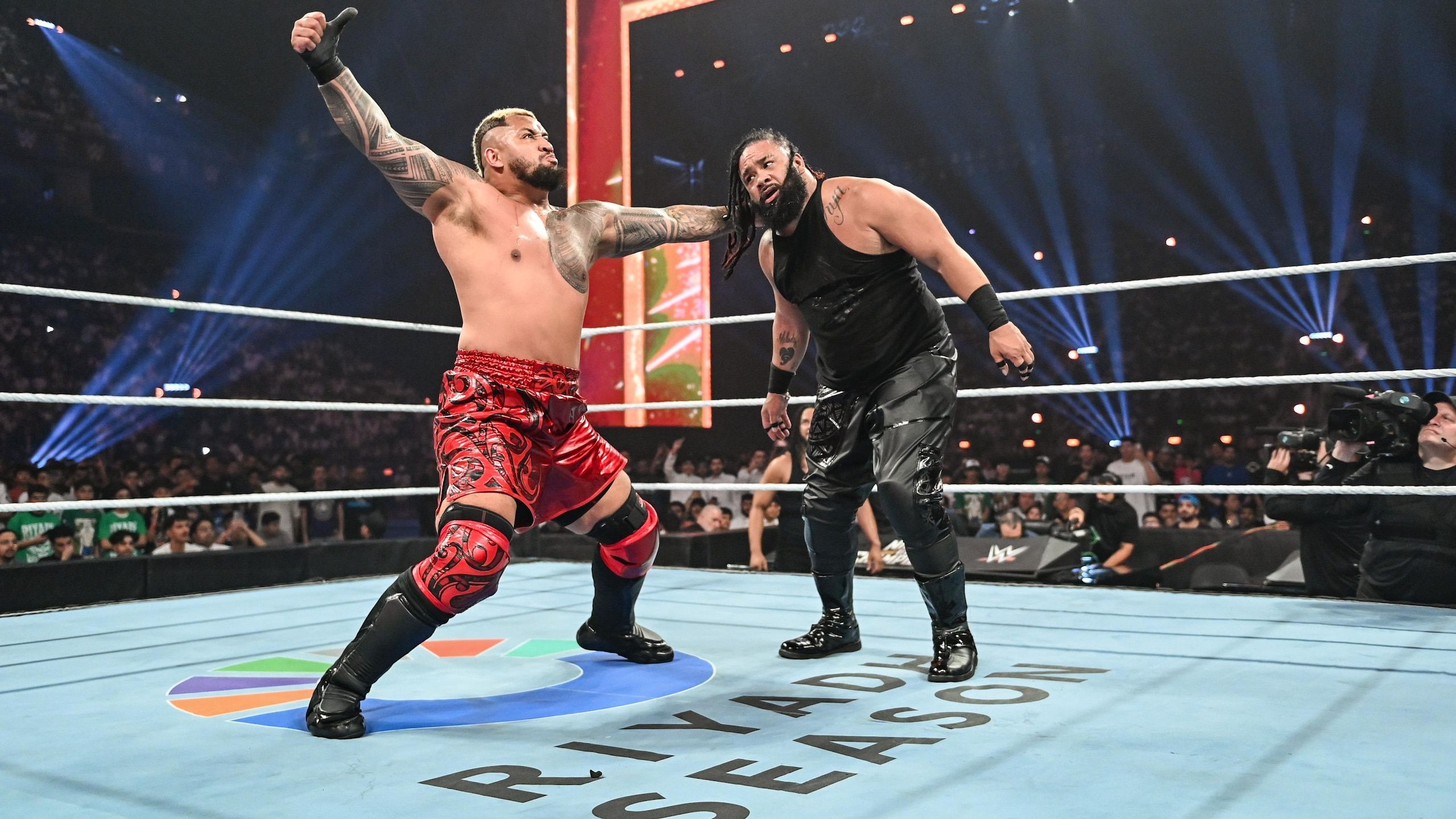 2560x1440 Solo Sikoa Beats Jacob Fatu to Retain WWE US Title in a Steel Cage Match