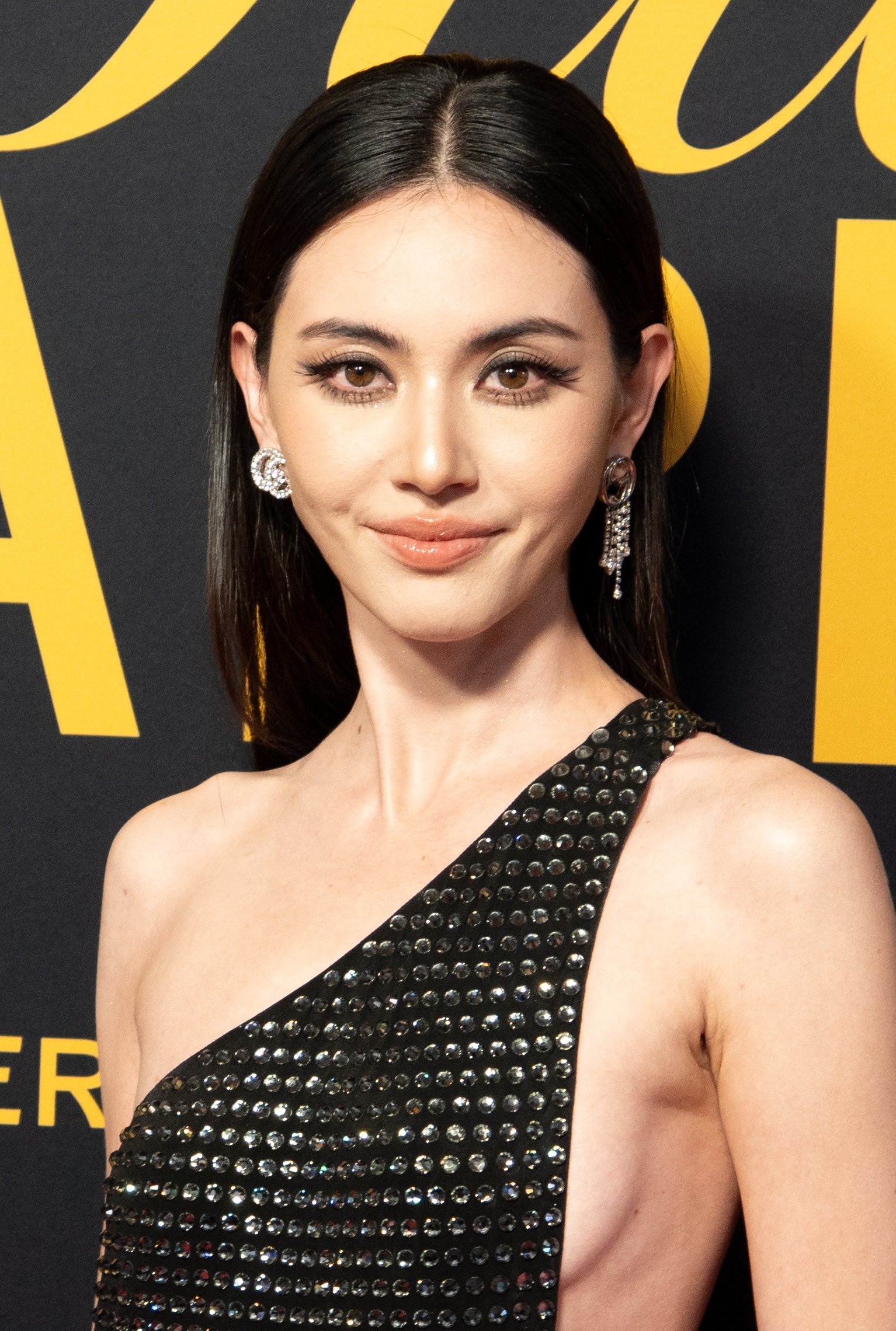 1534x2280 Davika Hoorne