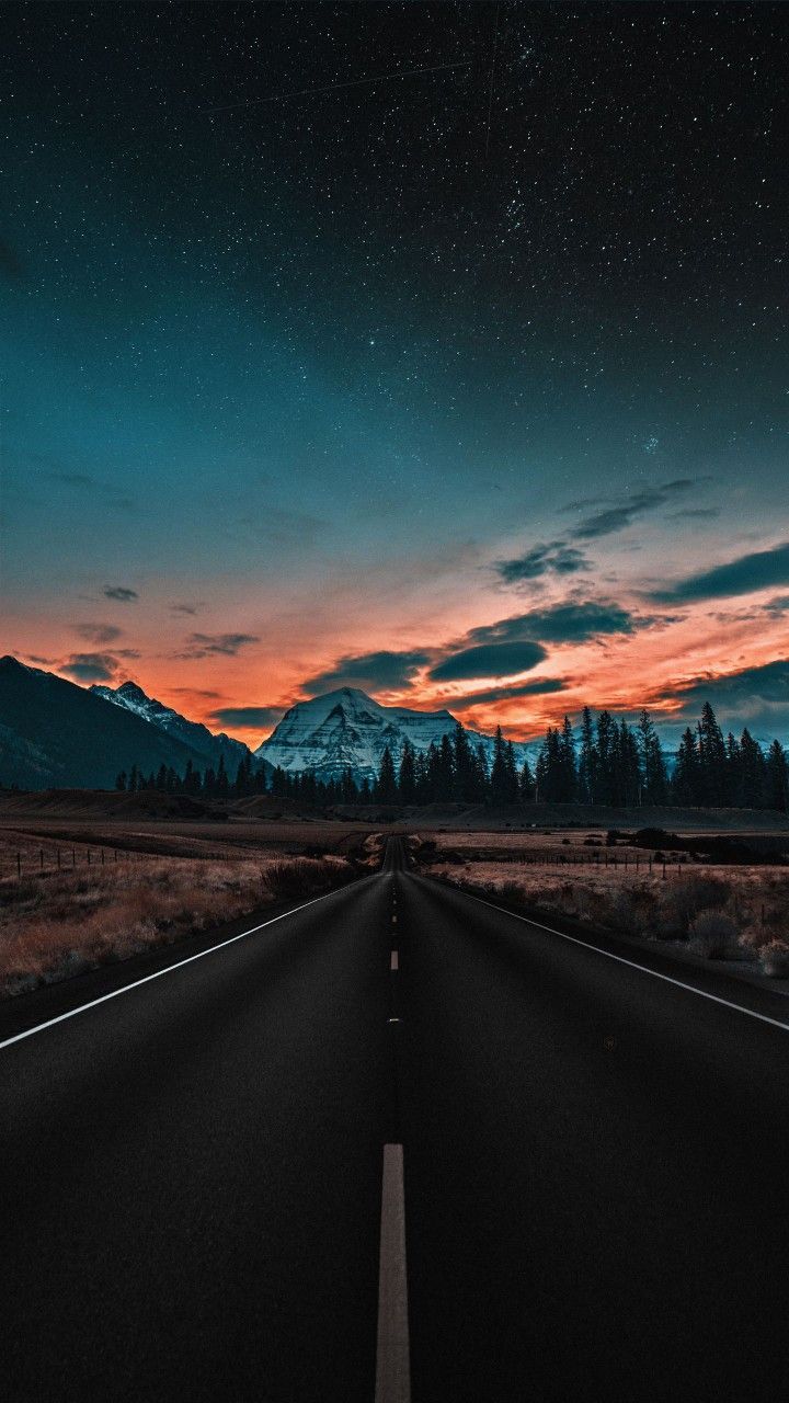 720x1280 Jalan Sepi di Malam Hari dengan Pemandangan Gunung dan Langit Berbintang. Naturfotografering, Naturaleza, Tapet baggrunde