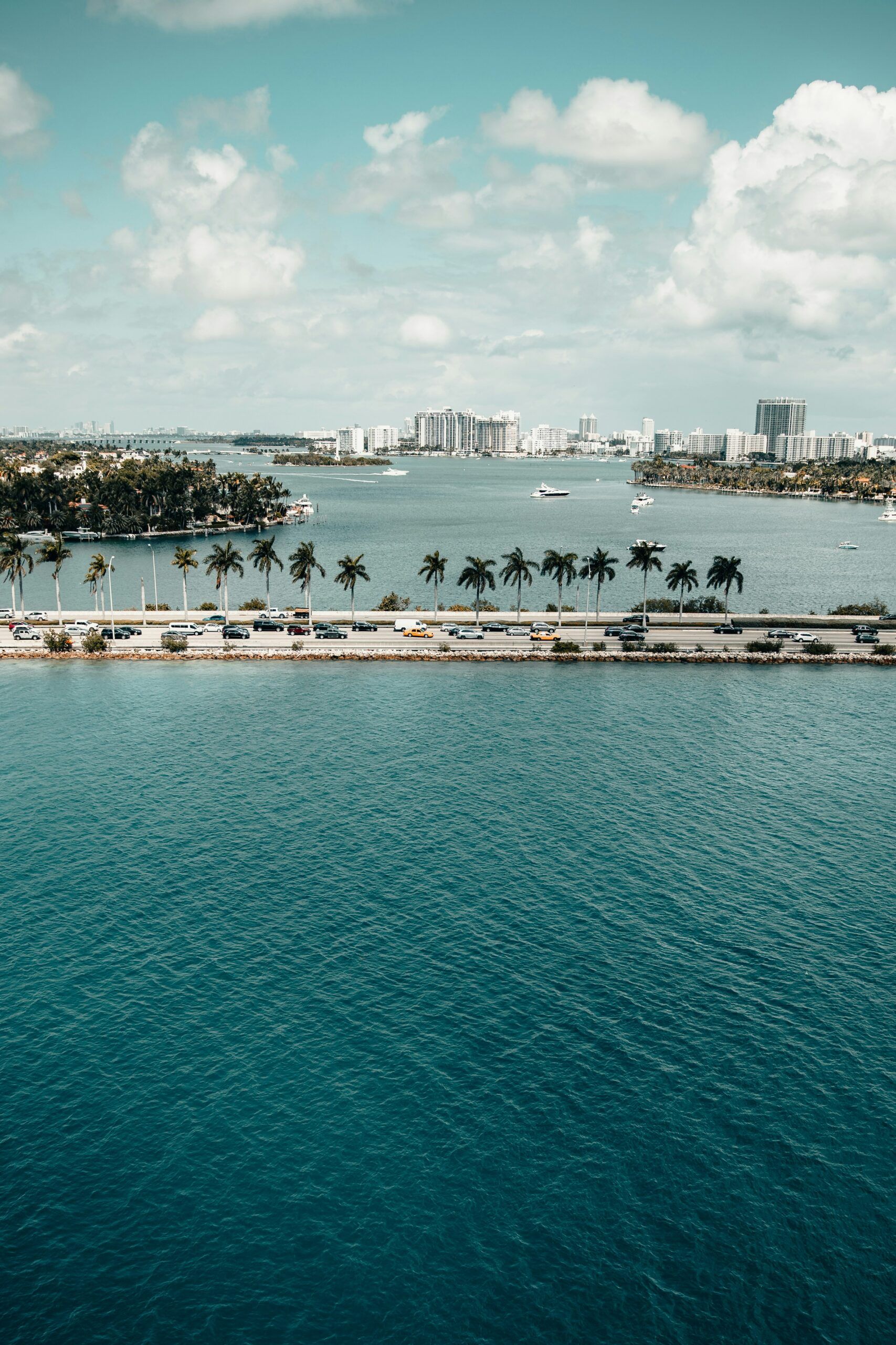 1707x2560 Miami Airport: All about the Terminals, Parking, Lounges & Nearby Hotels