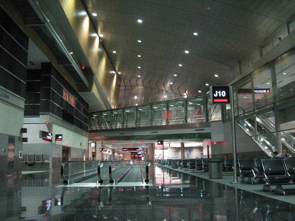 1024x768 Miami international airport, concourse J