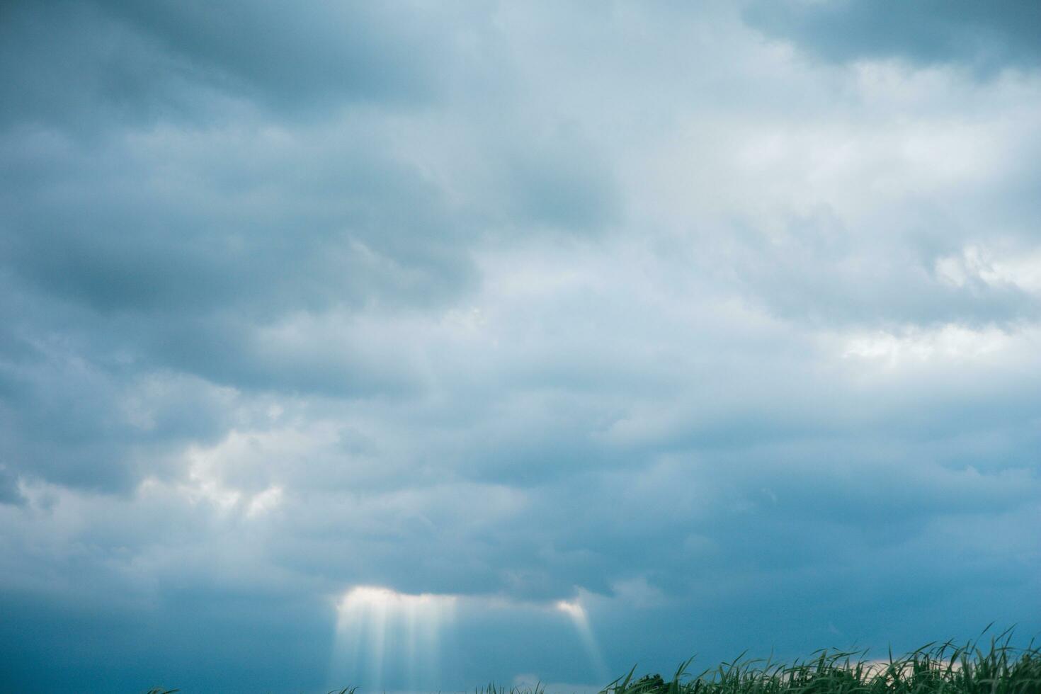 1470x980 Dark blue sky with white clouds background blue cloud texture Dark blue sky wallpaper with full white clouds and sunlight