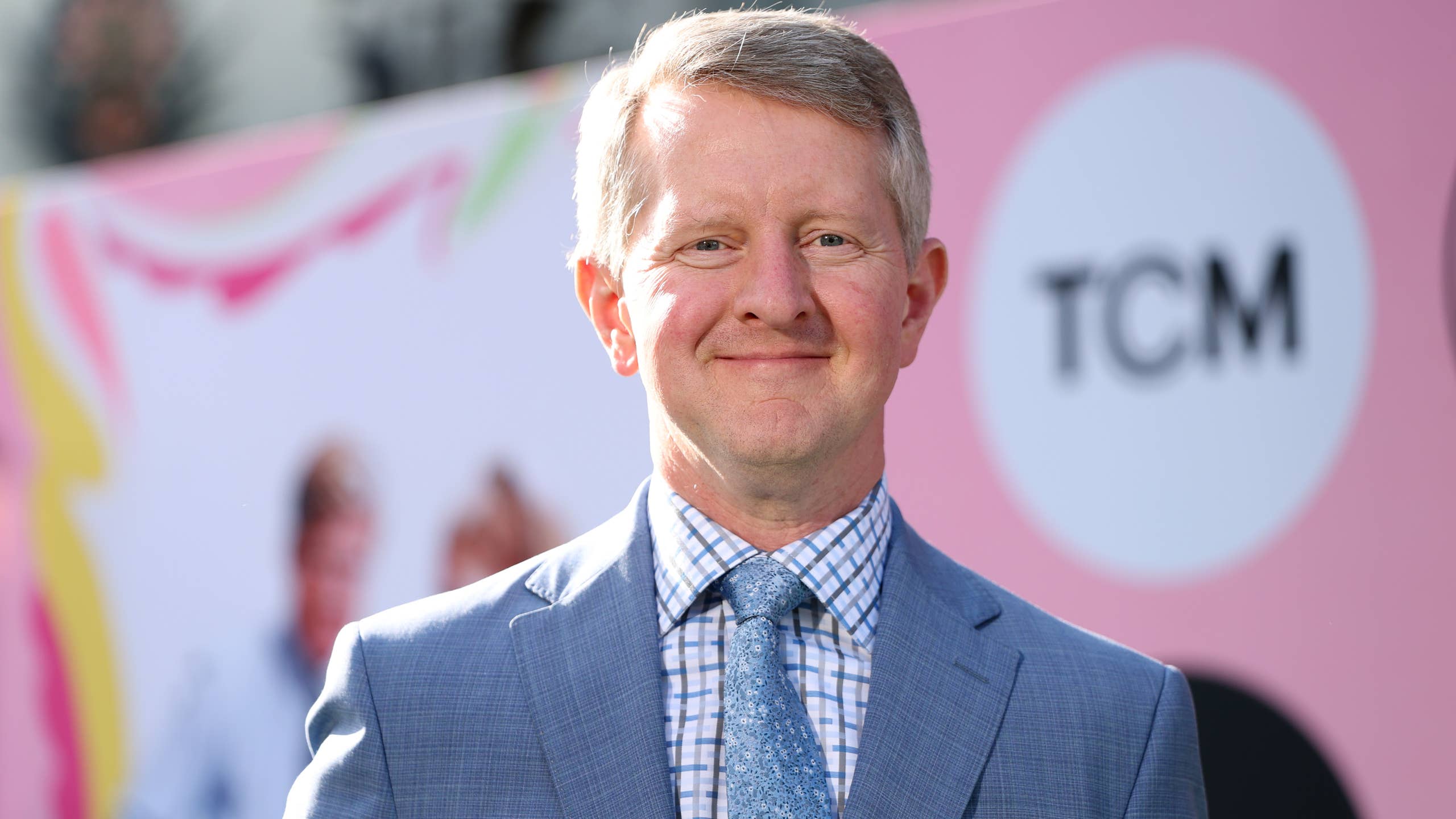 2560x1440 Ken Jennings' Wife Named Her Favorite 'Jeopardy!' Host—See Who It Is