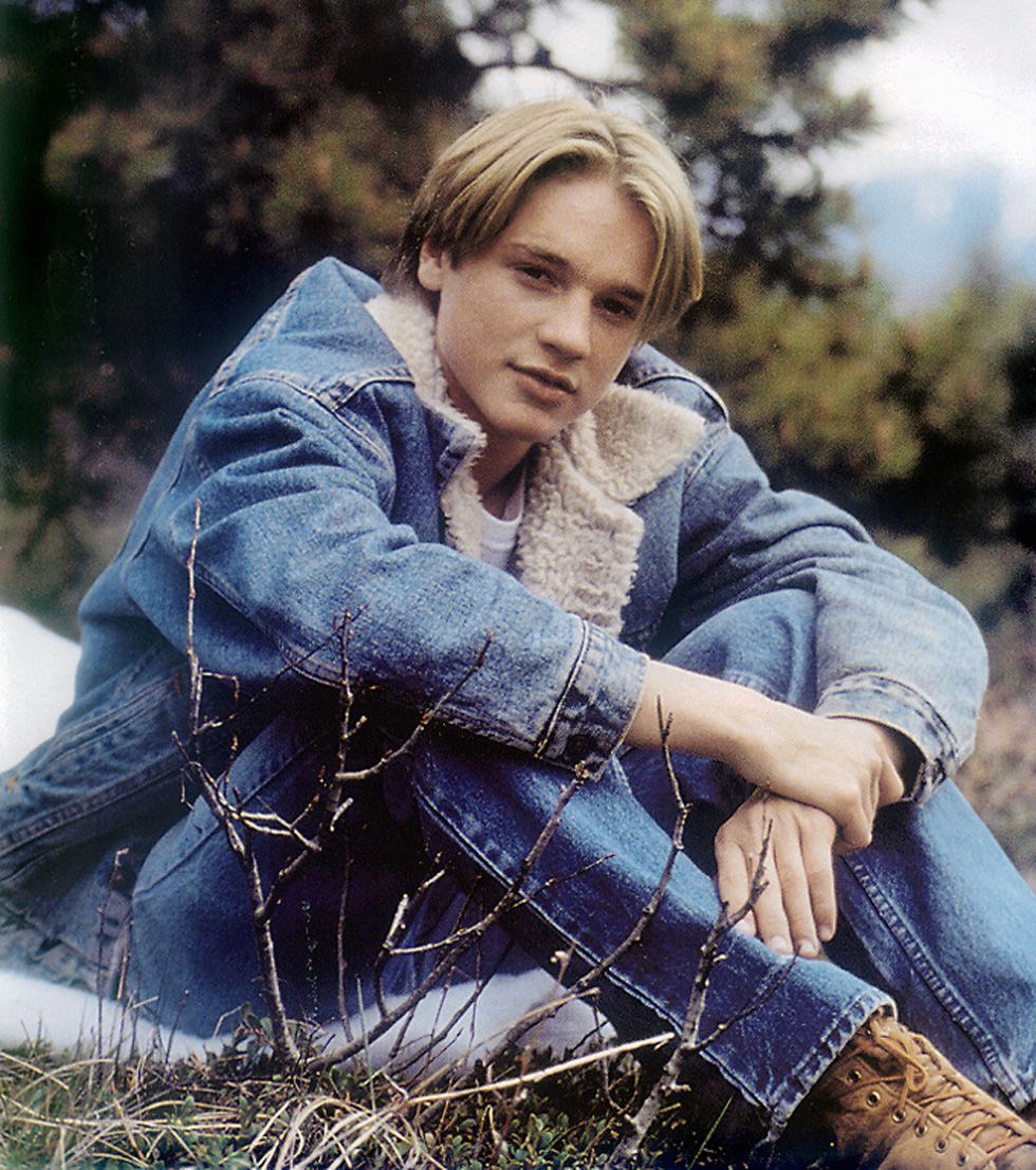 980x1107 Devon Sawa Wallpaper