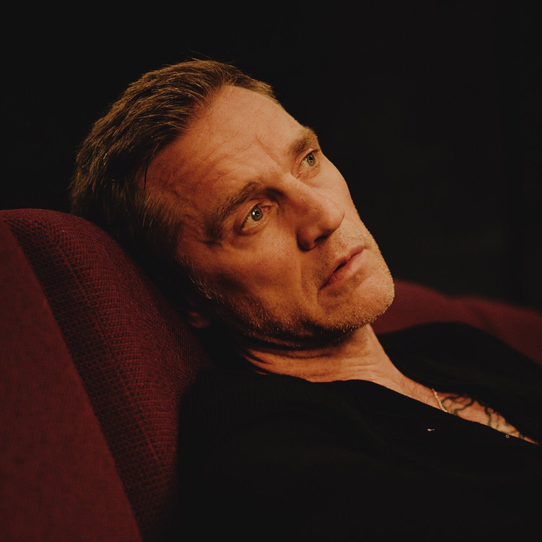 1800x1800 For Devon Sawa, the '90s Never Went Away