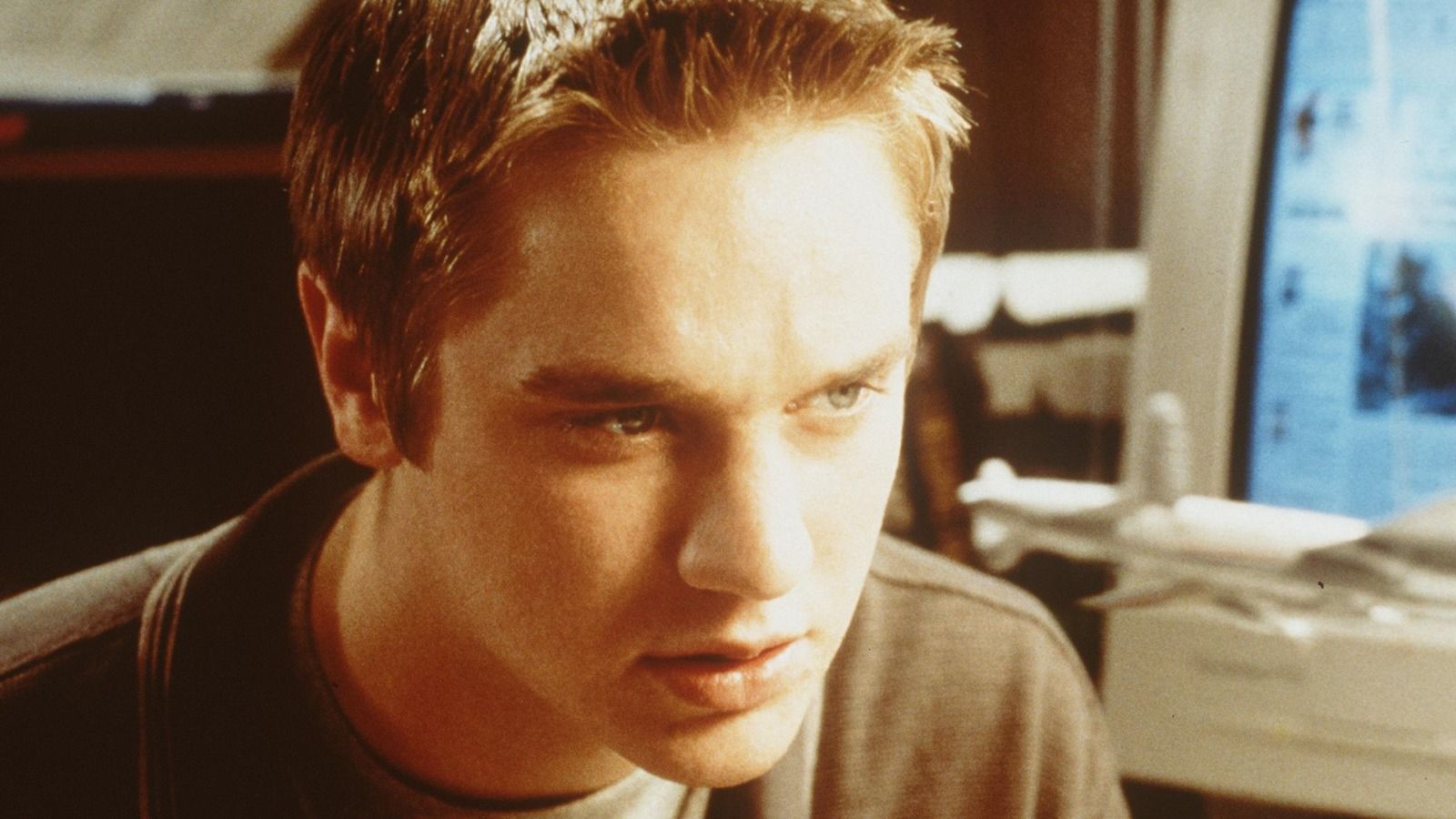 1600x900 Here's What Casper Star Devon Sawa Looks Like Now