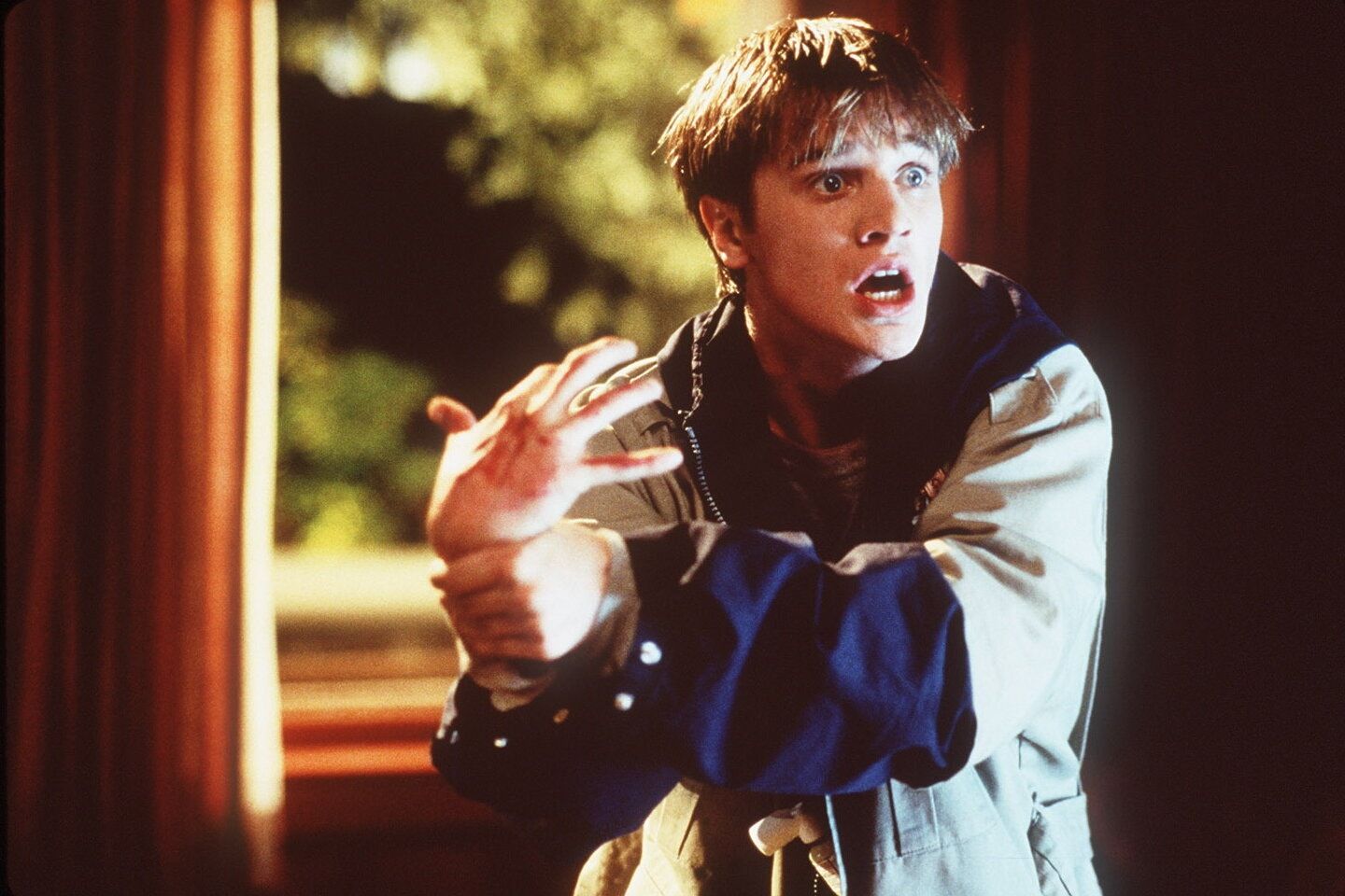 1440x960 For Devon Sawa, the '90s Never Went Away
