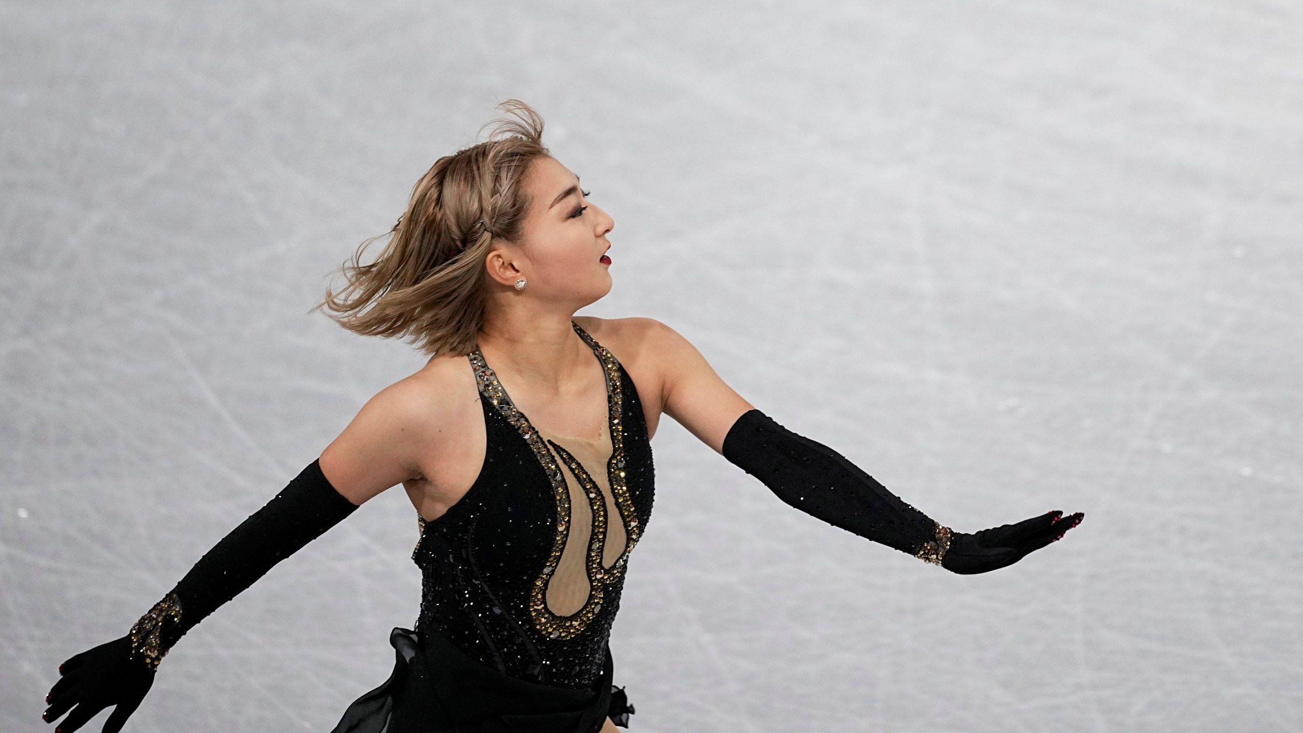 2560x1440 Amber Glenn becomes first US woman in 14 years to win figure skating Grand Prix Final