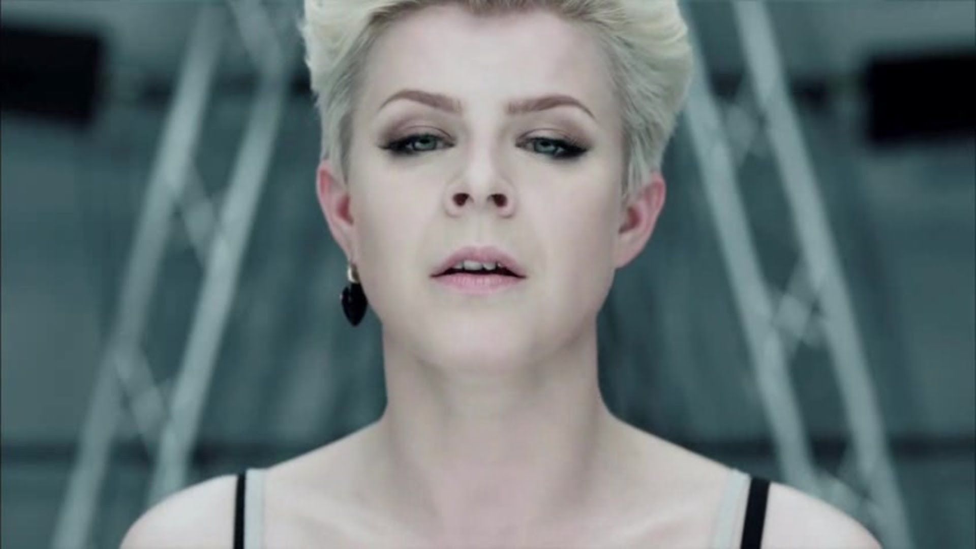 1920x1080 Robyn: Dancing on My Own (Music Video 2010) Carlsson as Robyn
