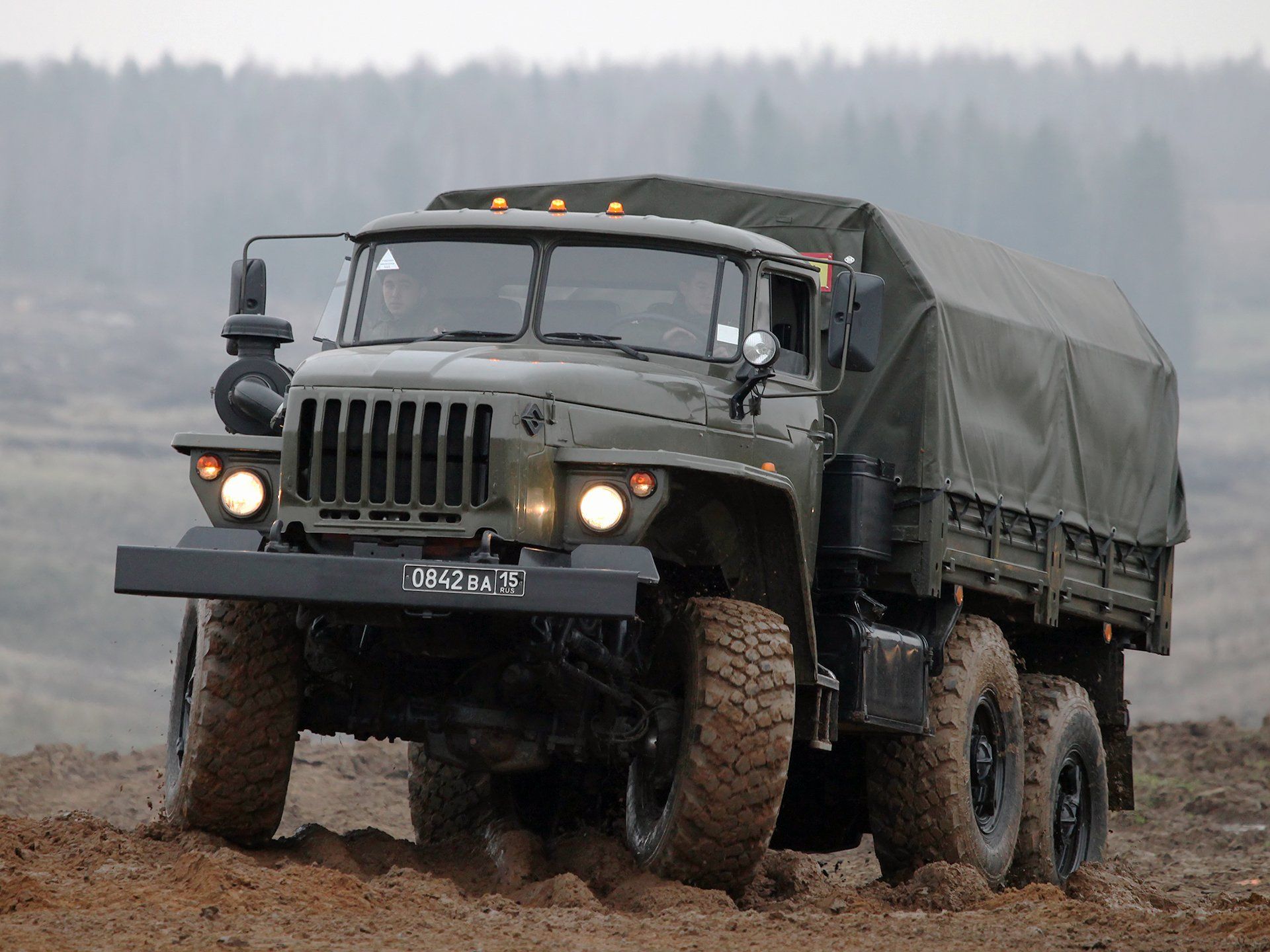 1920x1440 Ural, 4320 6x Offroad, Truck, Military, Semi, Tractor Wallpaper HD / Desktop and Mobile Background