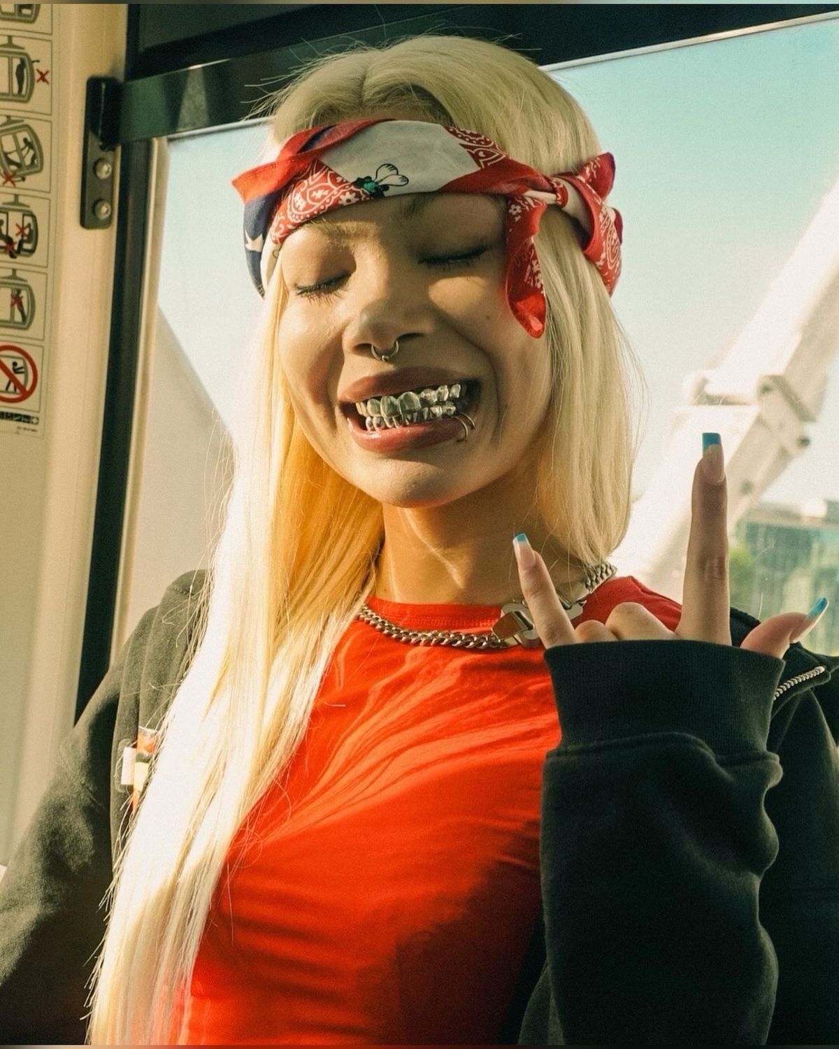 1200x1500 Molly Santana Wallpaper