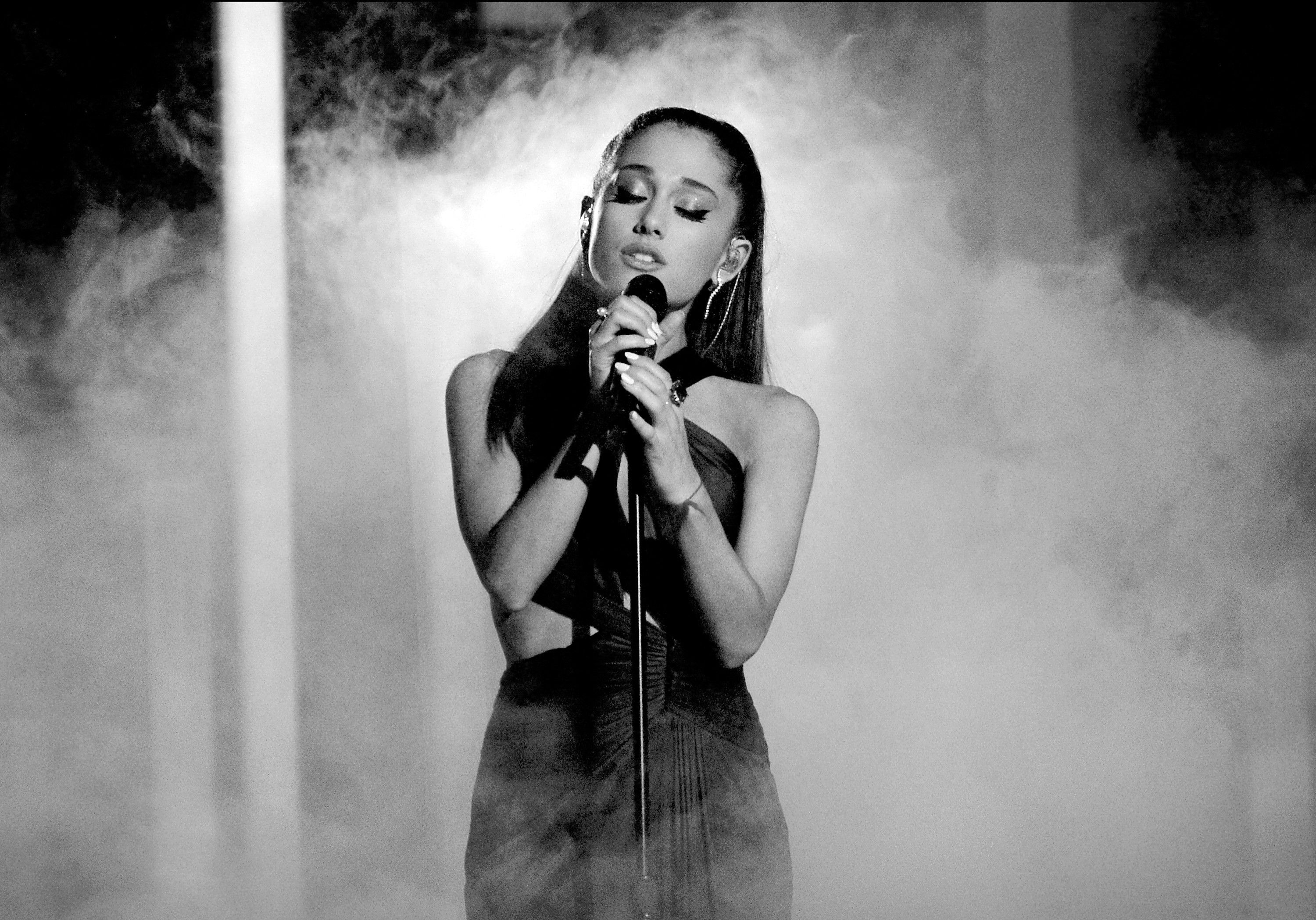 3000x2097 Ariana Grande Wallpaper