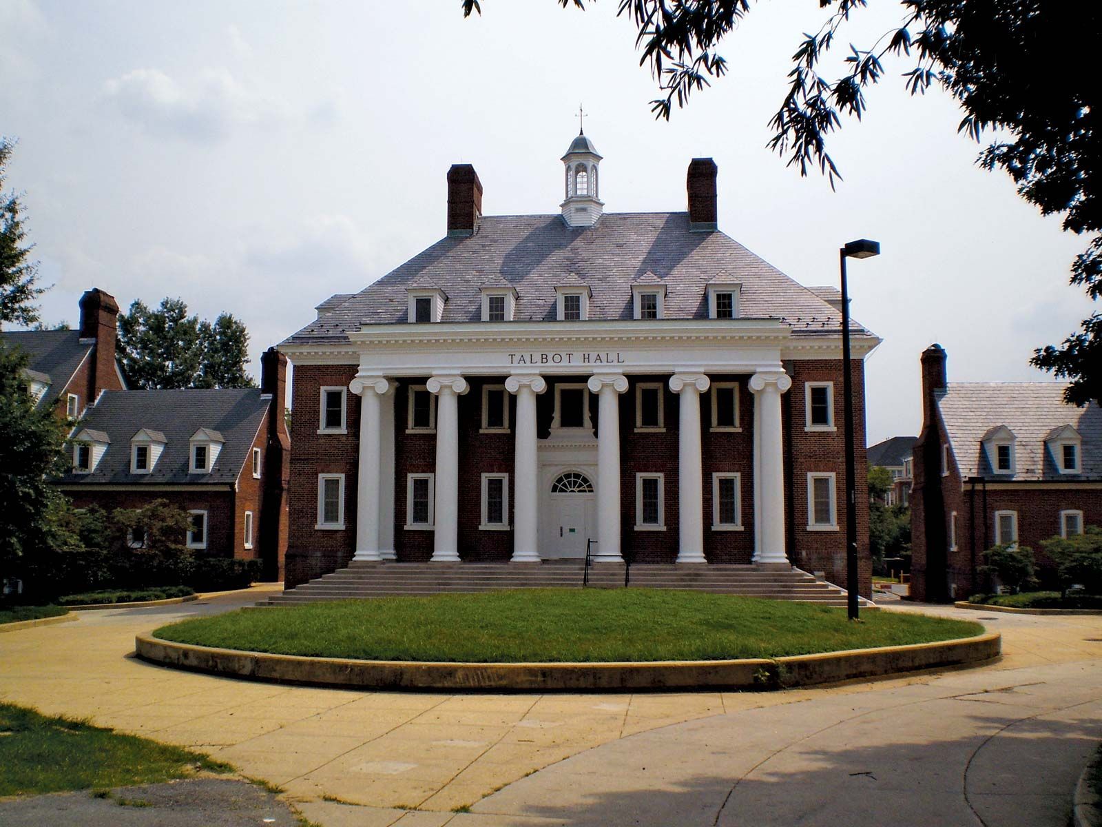 1600x1200 University of Maryland. Public Research University, College Park