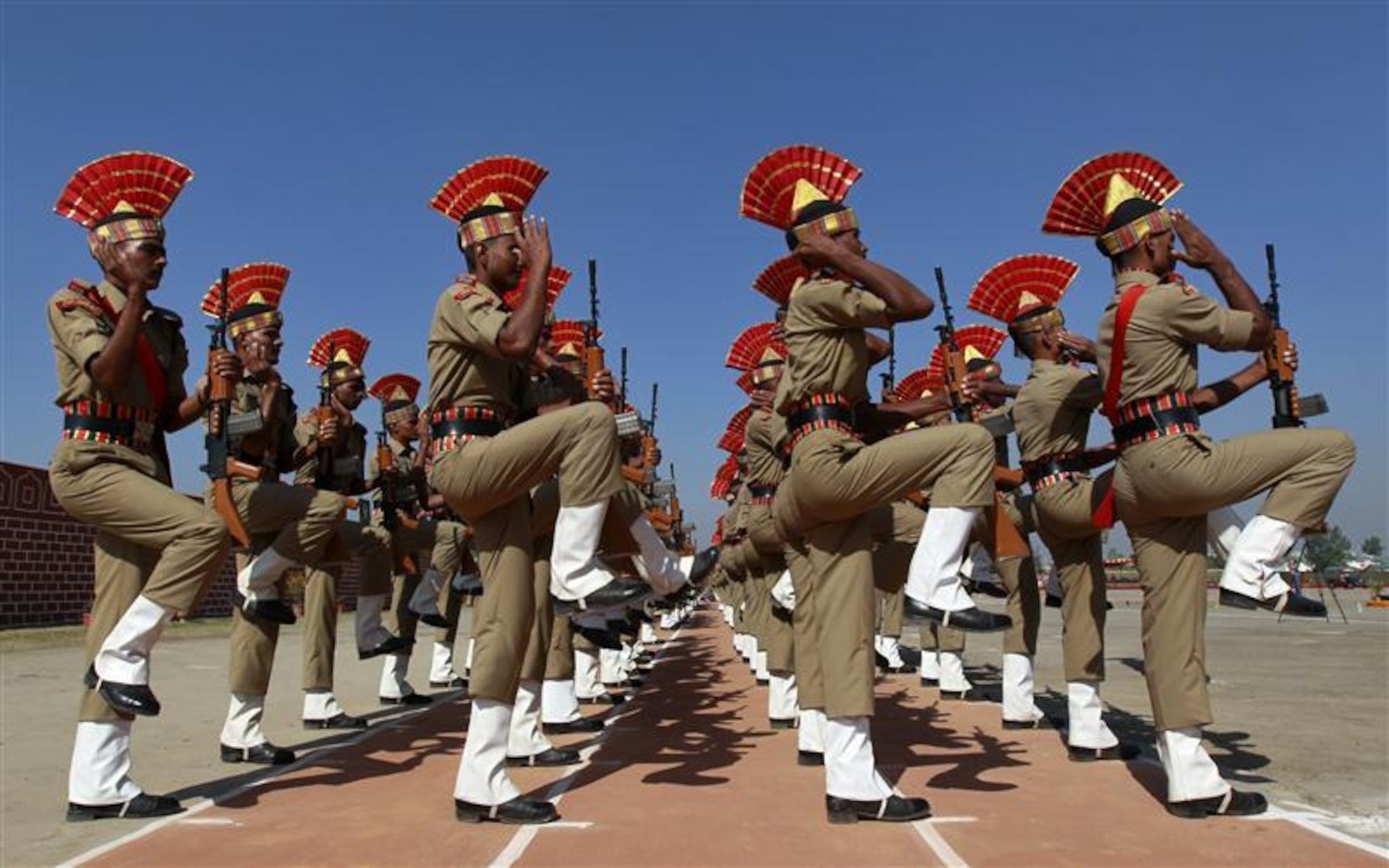 1920x1200 Soldiers of India