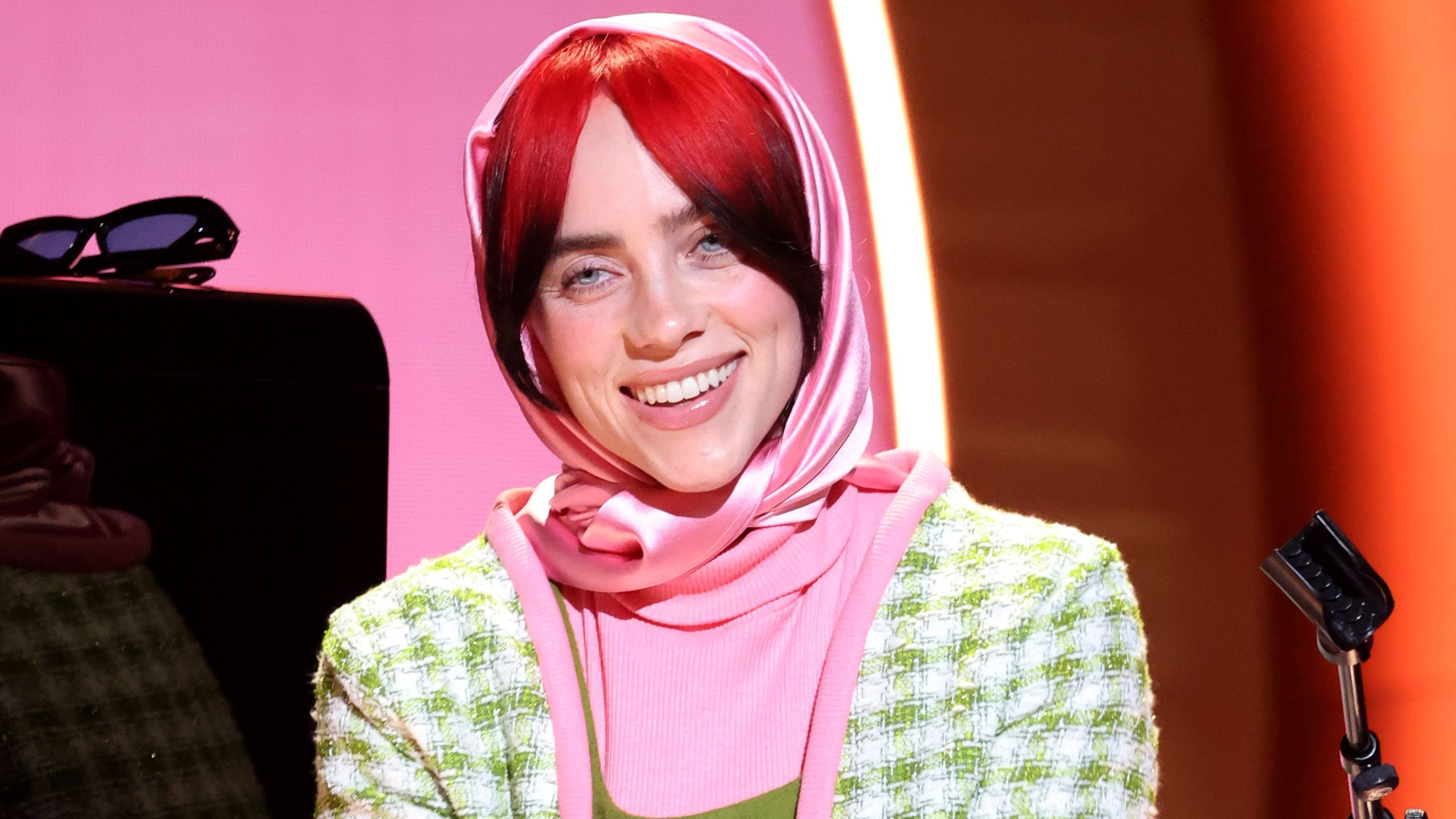 2560x1440 Billie Eilish Nods To Limited Edition Poodle Parade Barbie In Grammys 2024 Performance