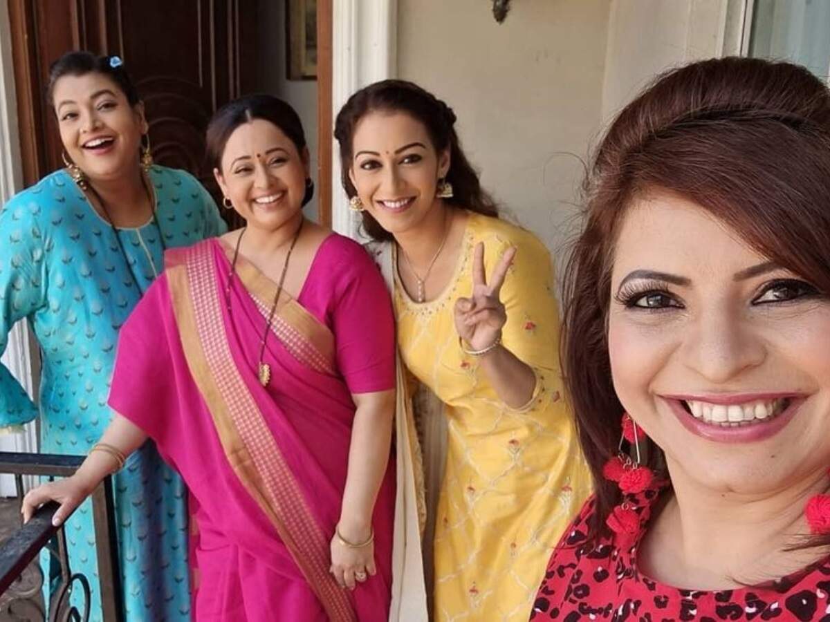 1200x900 Taarak Mehta actress Jennifer Mistry aka Roshan shares BTS photo of 'mahila mandal' shooting in Popatlal's balcony; a user says, 'Daya bhabhi is missing' of India