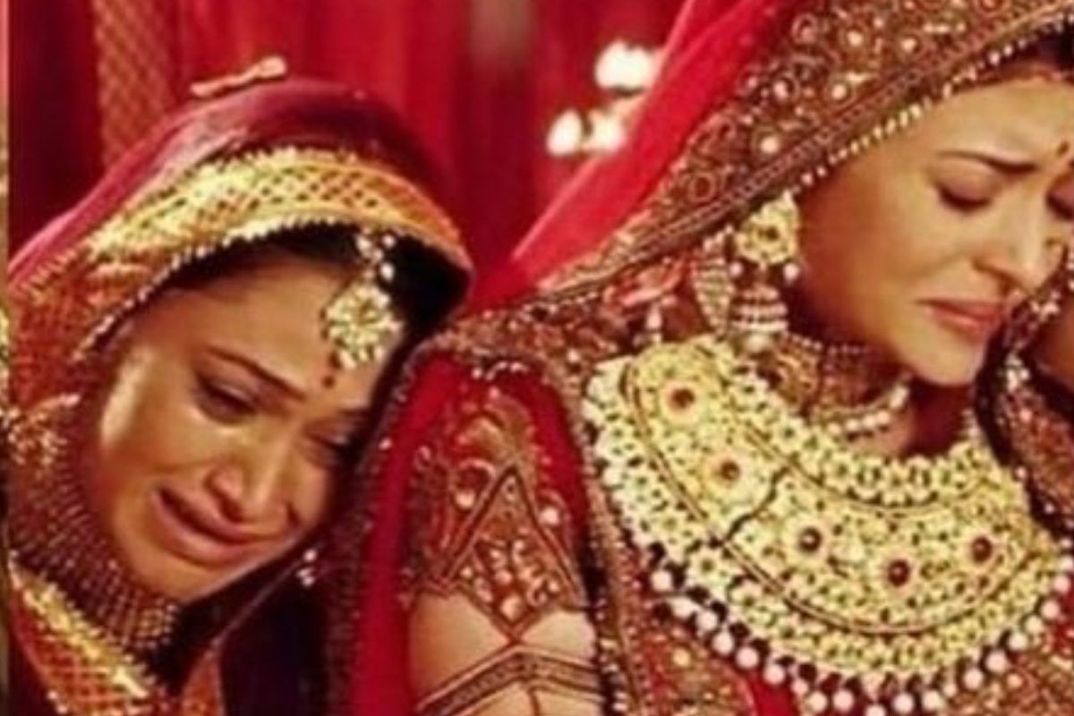 1200x800 Taarak Mehta's Disha Vakani Cries Inconsolably With Aishwarya Rai In THIS Unseen Photo From Jodhaa Akbar