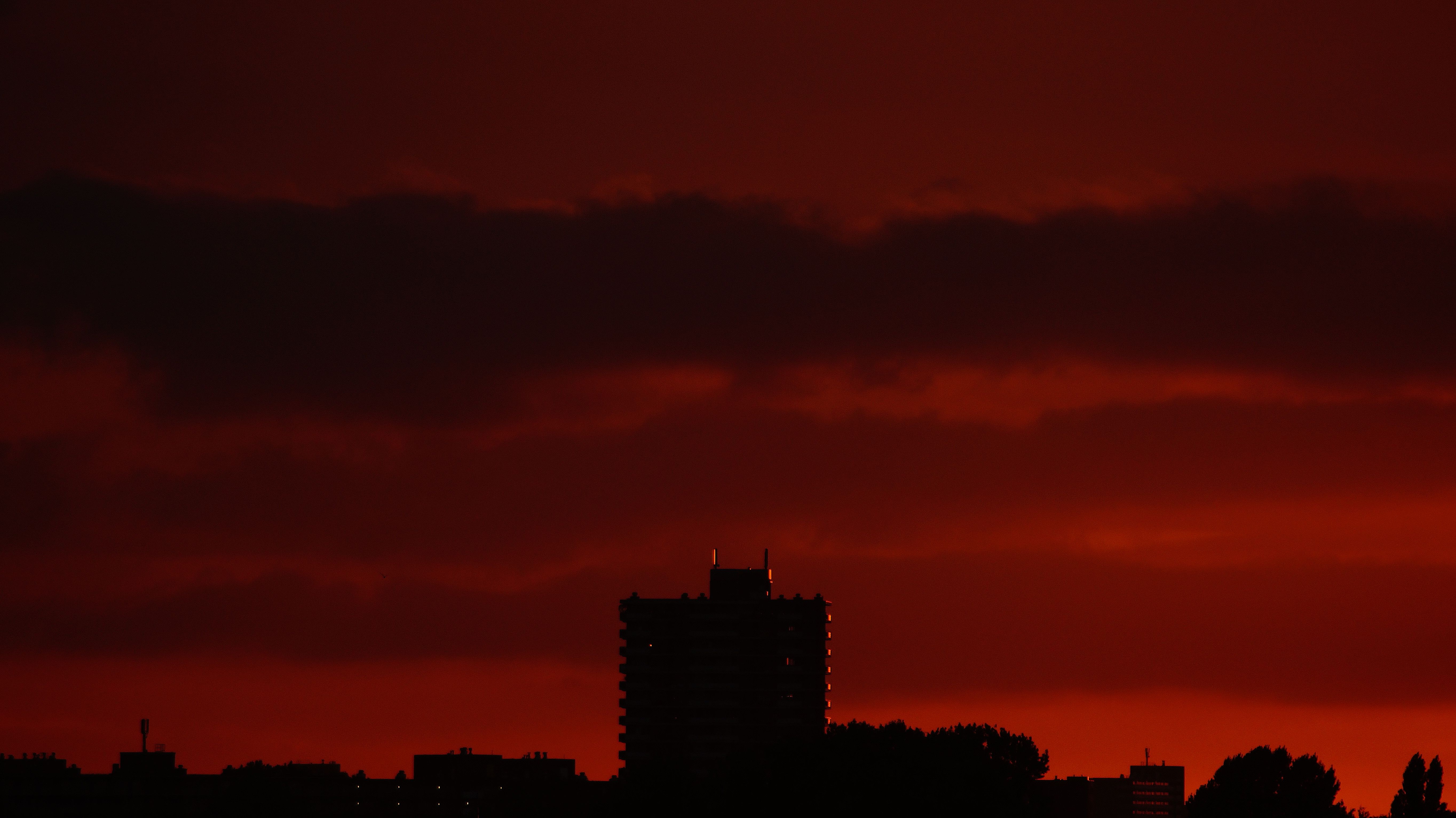 5456x3064 Silhouette of Building Structures Against Red Skies · Free