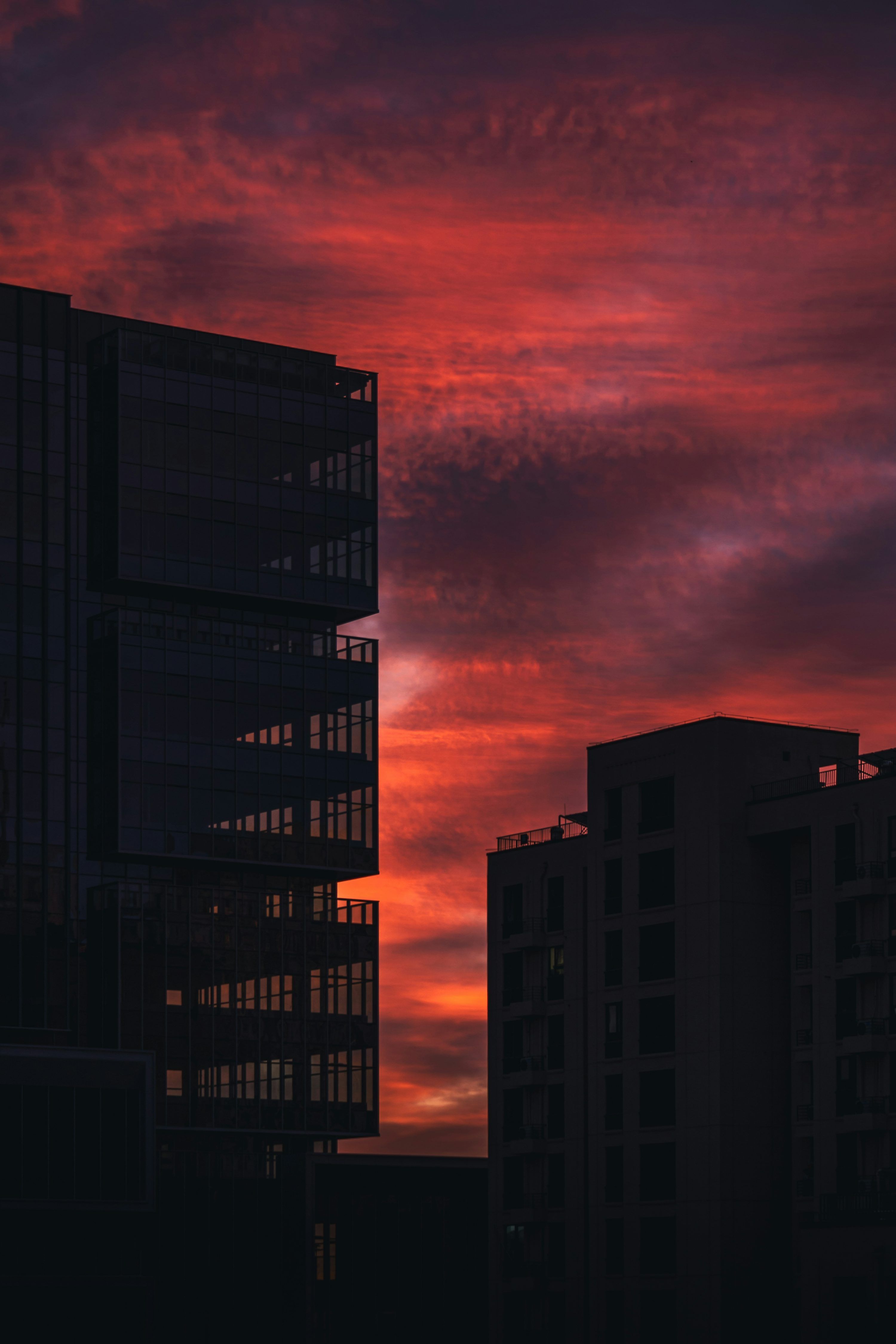 3000x4500 Dramatic red sunset over city buildings