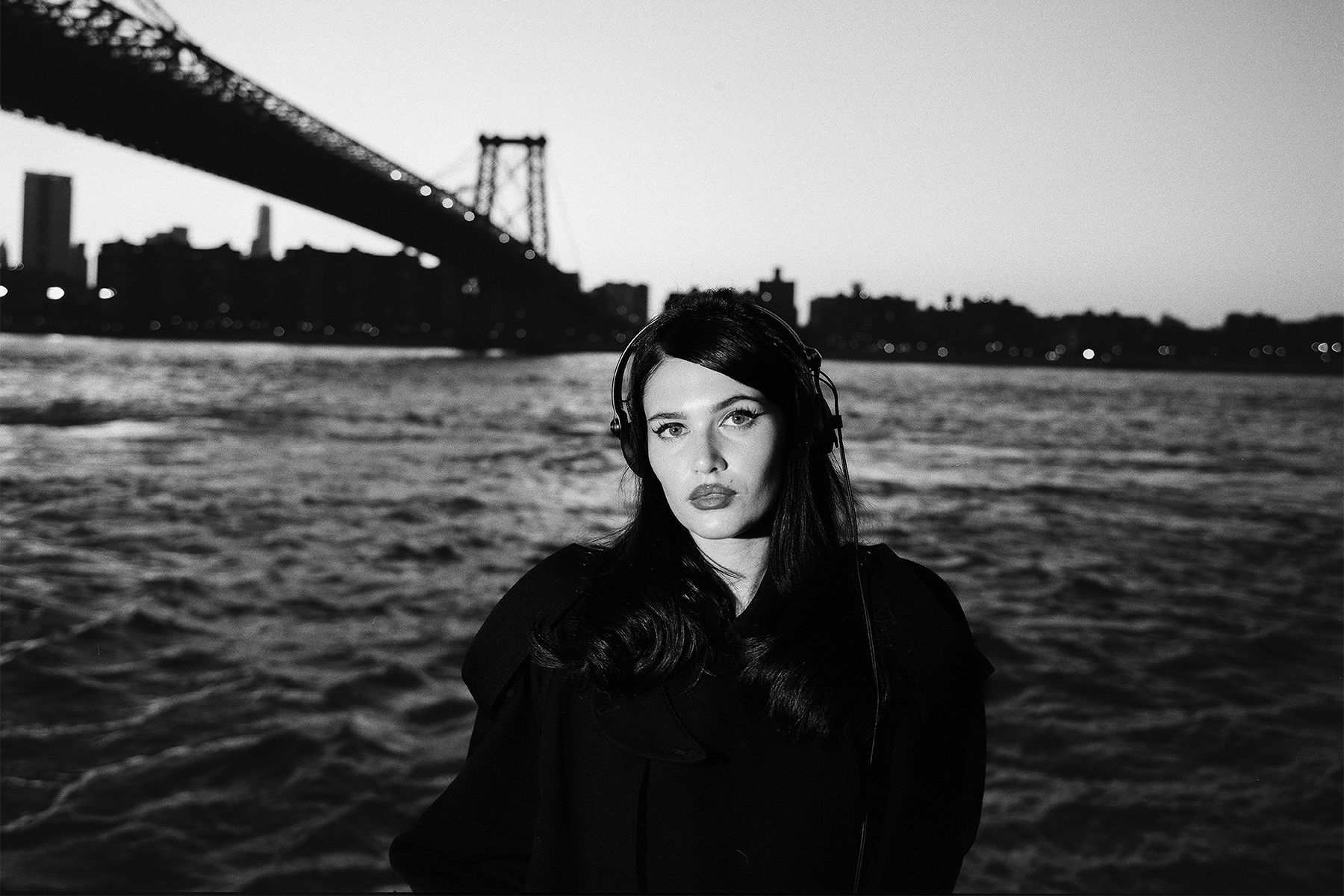 1800x1200 Sienna Spiro's 'Die on This Hill': Story Behind the Breakout Hit