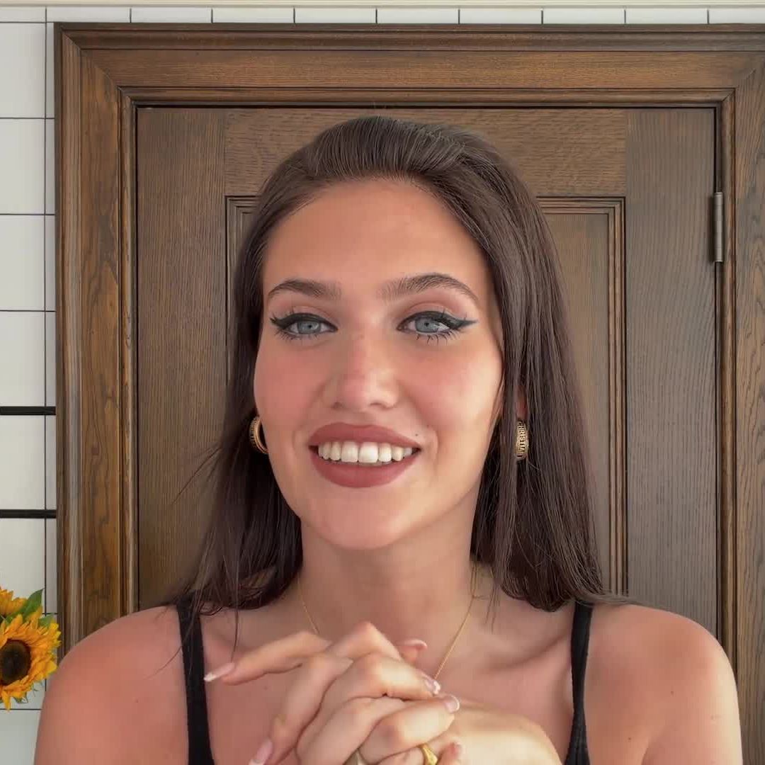 1080x1080 How Sienna Spiro Gets Her 'Big' 1960s Inspired Eyes