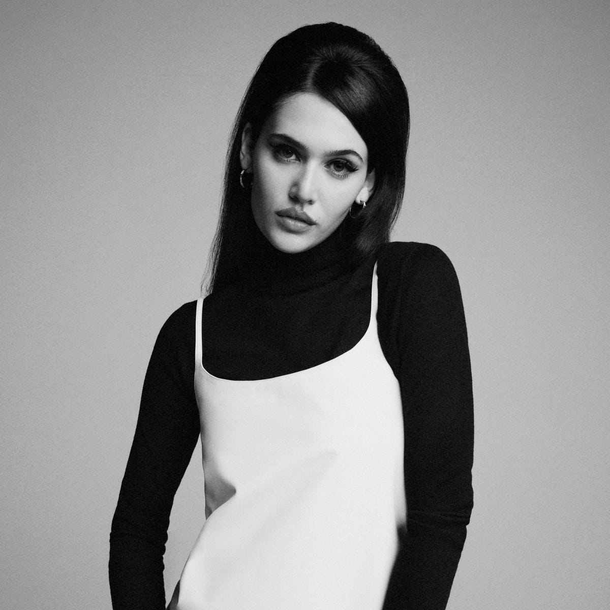 1200x1200 Sienna Spiro on Her Debut Album, Her Inspirations, and Getting Over a Breakup