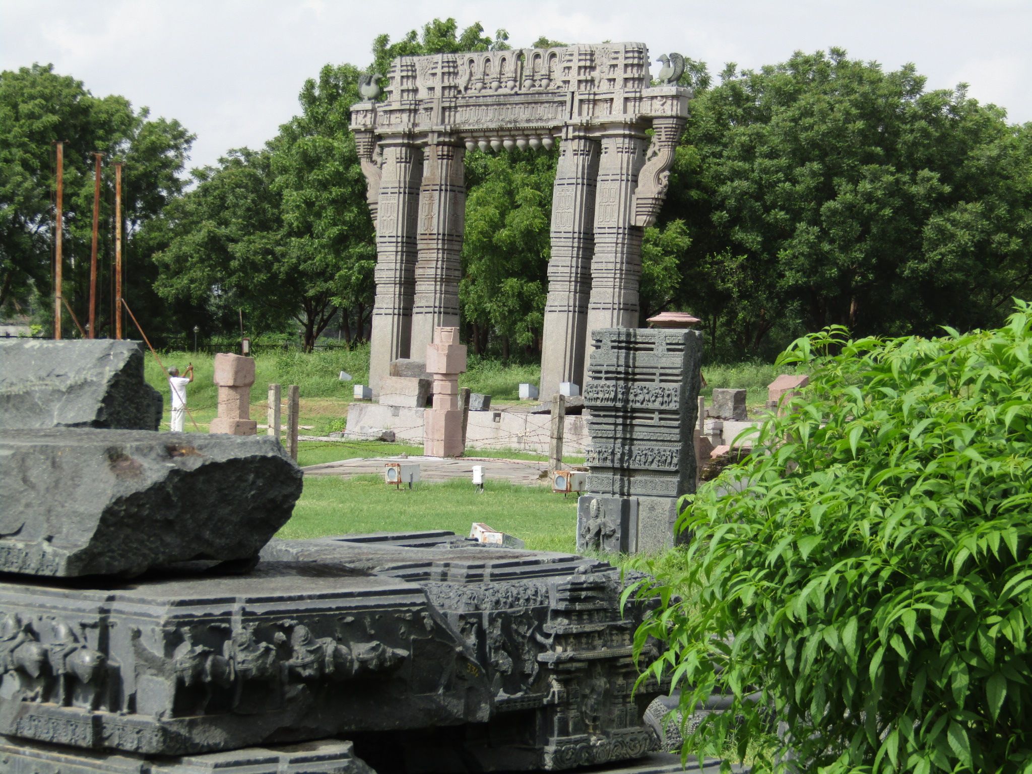 2048x1536 The ornamental gate of the Warangal