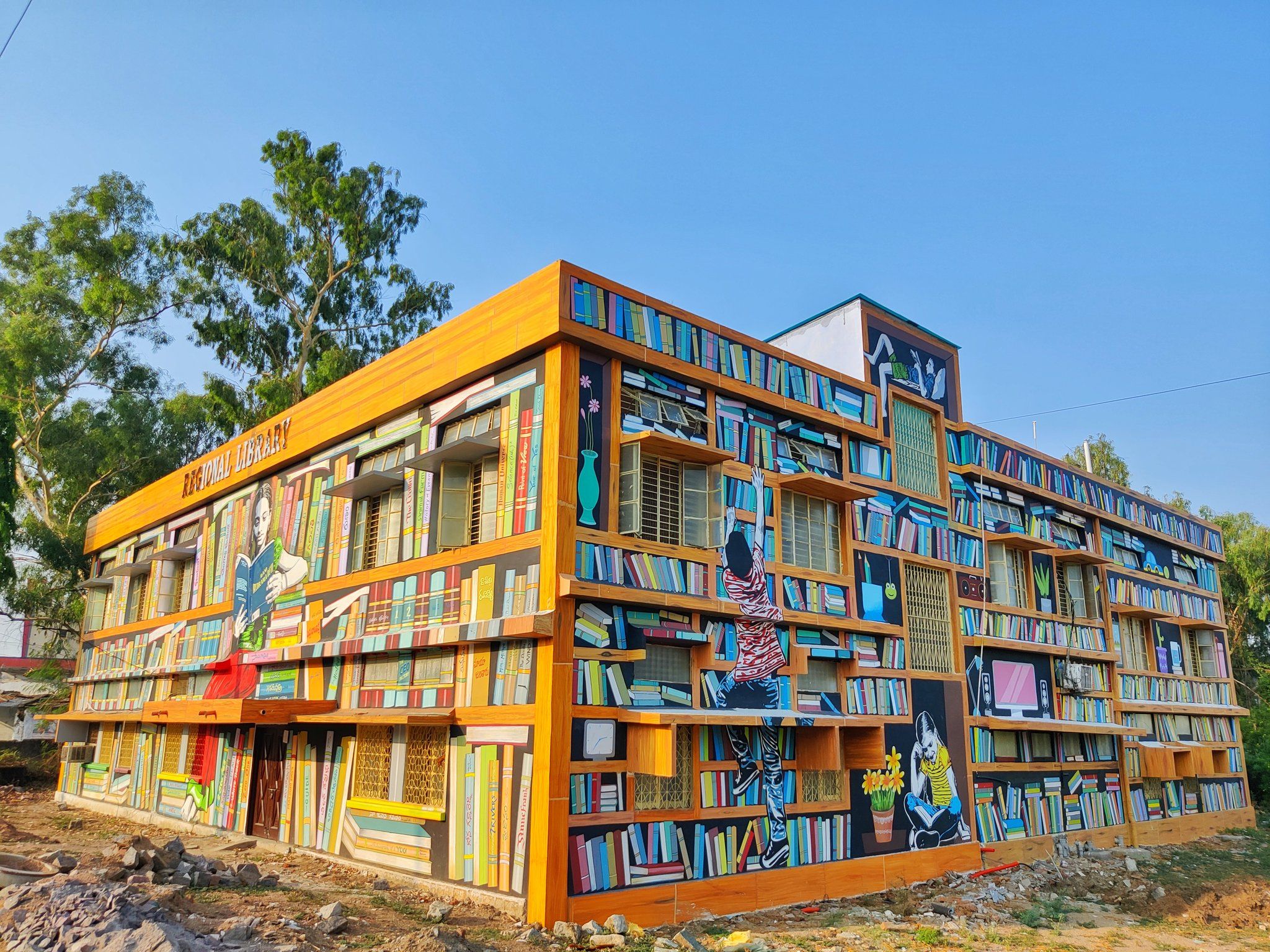 2048x1536 A beautifully painted library in Warangal, Andhra Pradesh, India. Picture Credits: on Twitter