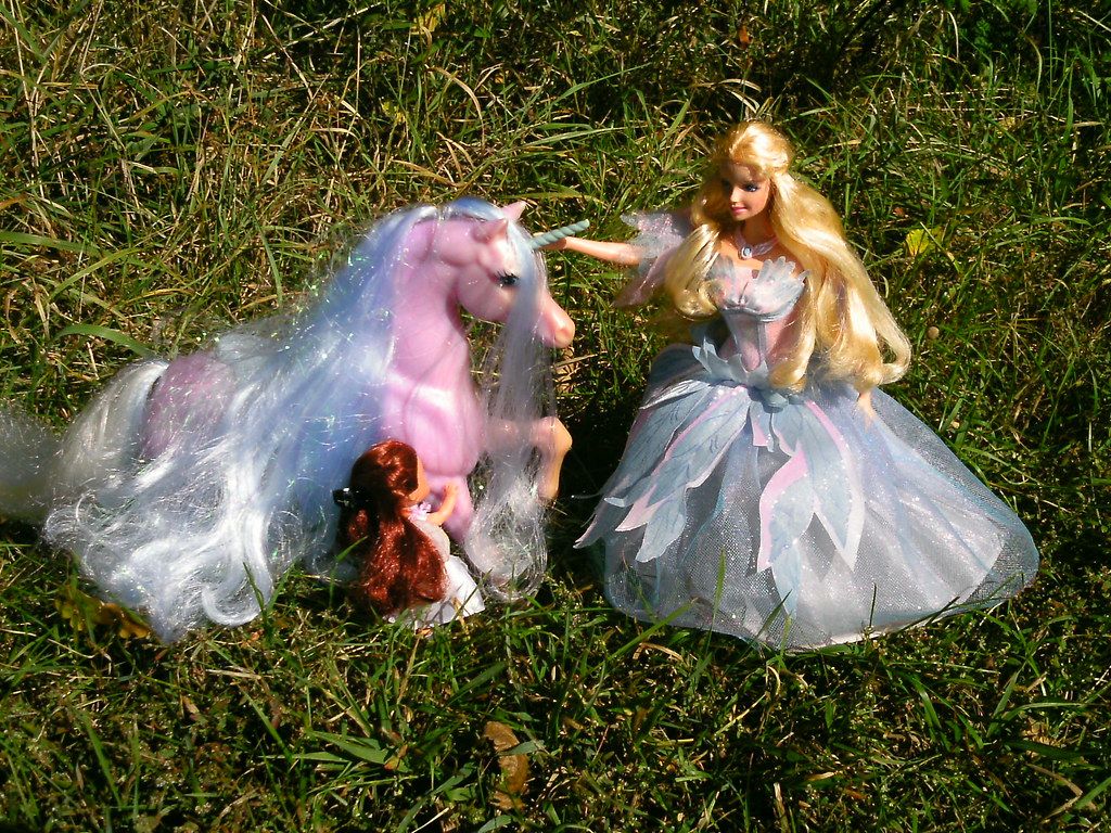 1024x768 Swan Lake Barbie Odette, Shelly and the Unicorn Lila