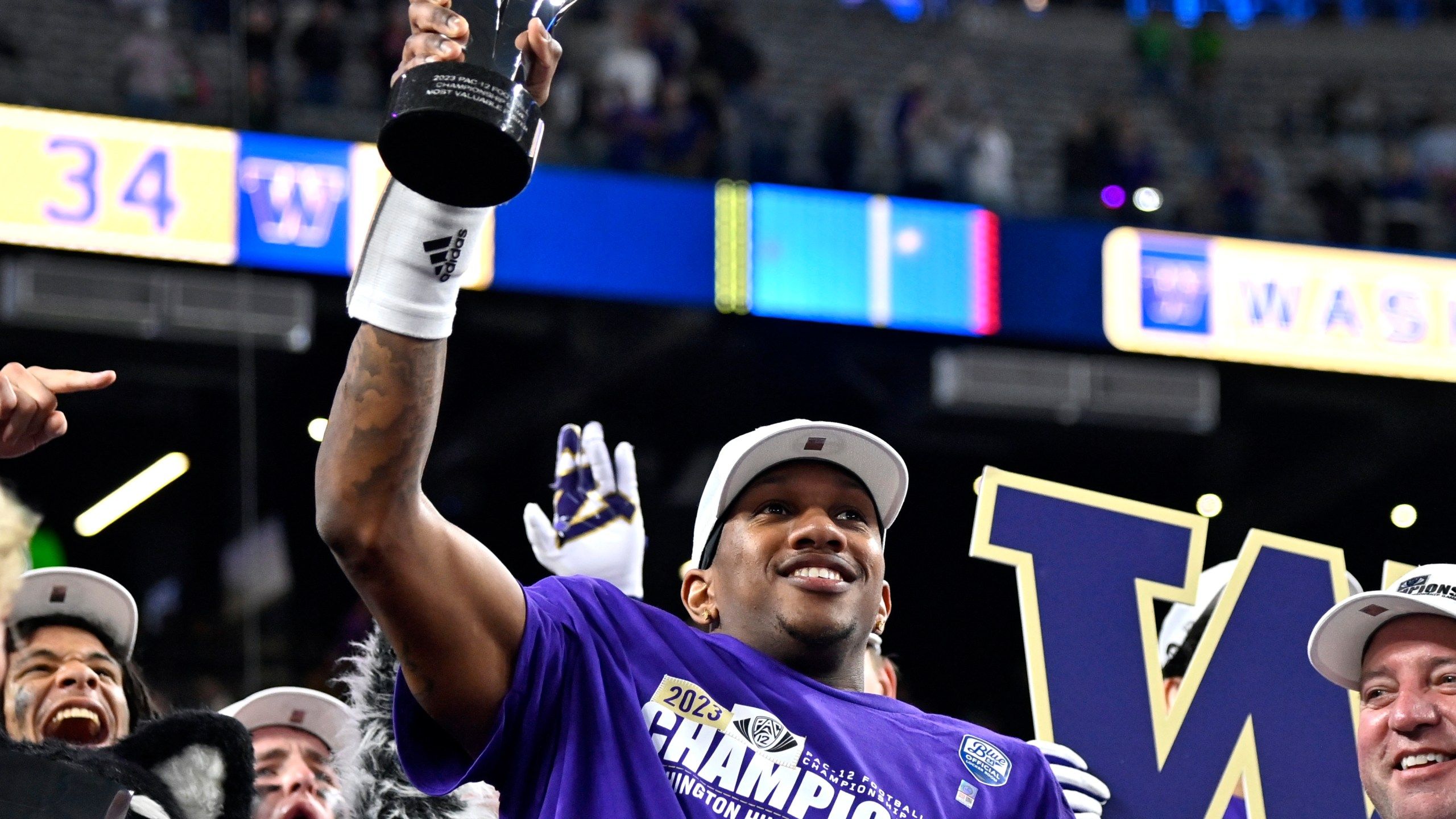 2560x1440 Tampa native Michael Penix Jr. announced as Heisman Trophy finalist