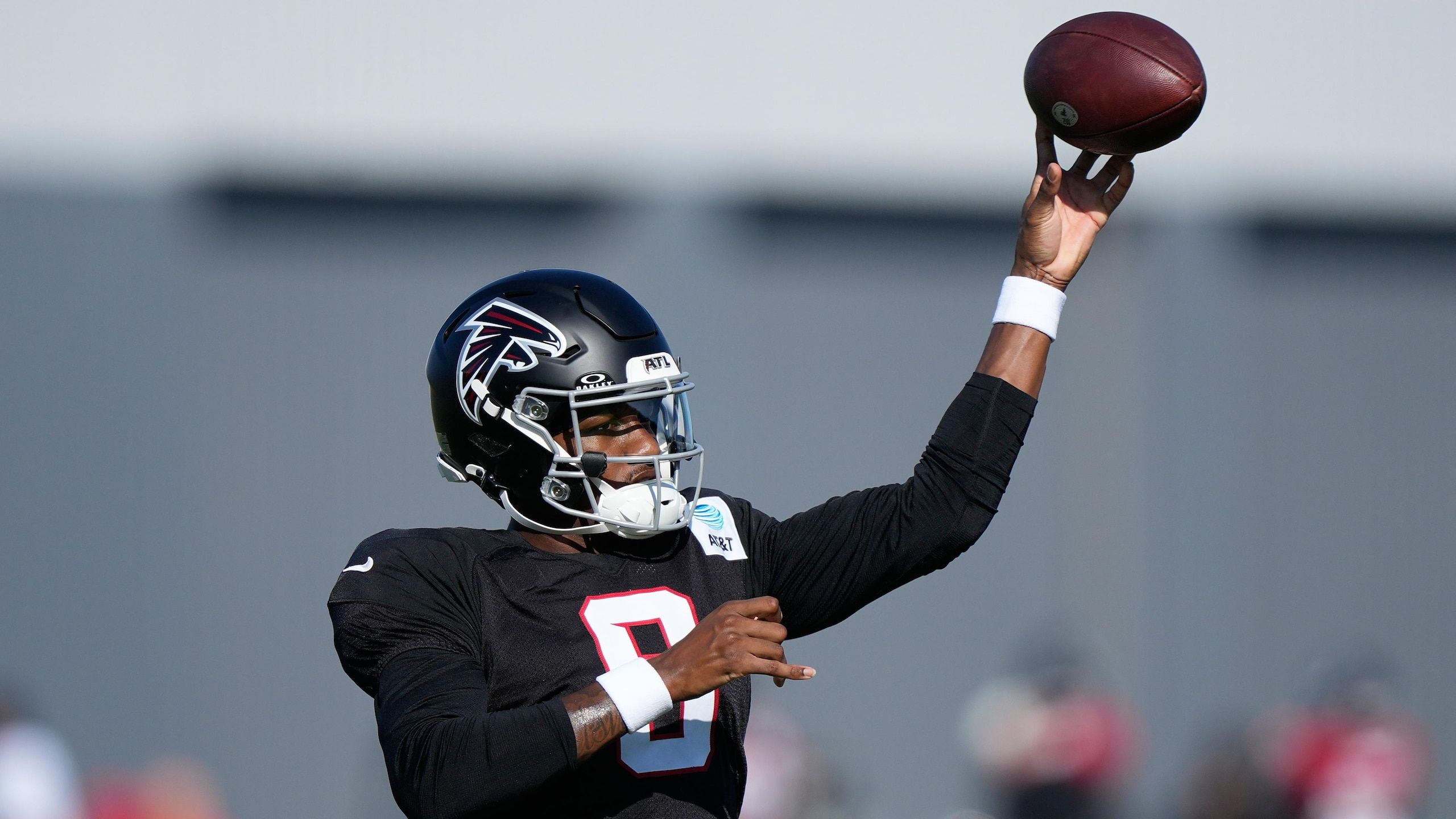 2560x1440 Michael Penix Jr. Takes Big Step in Knee Injury Rehab amid Falcons QB1 Battle with Tua