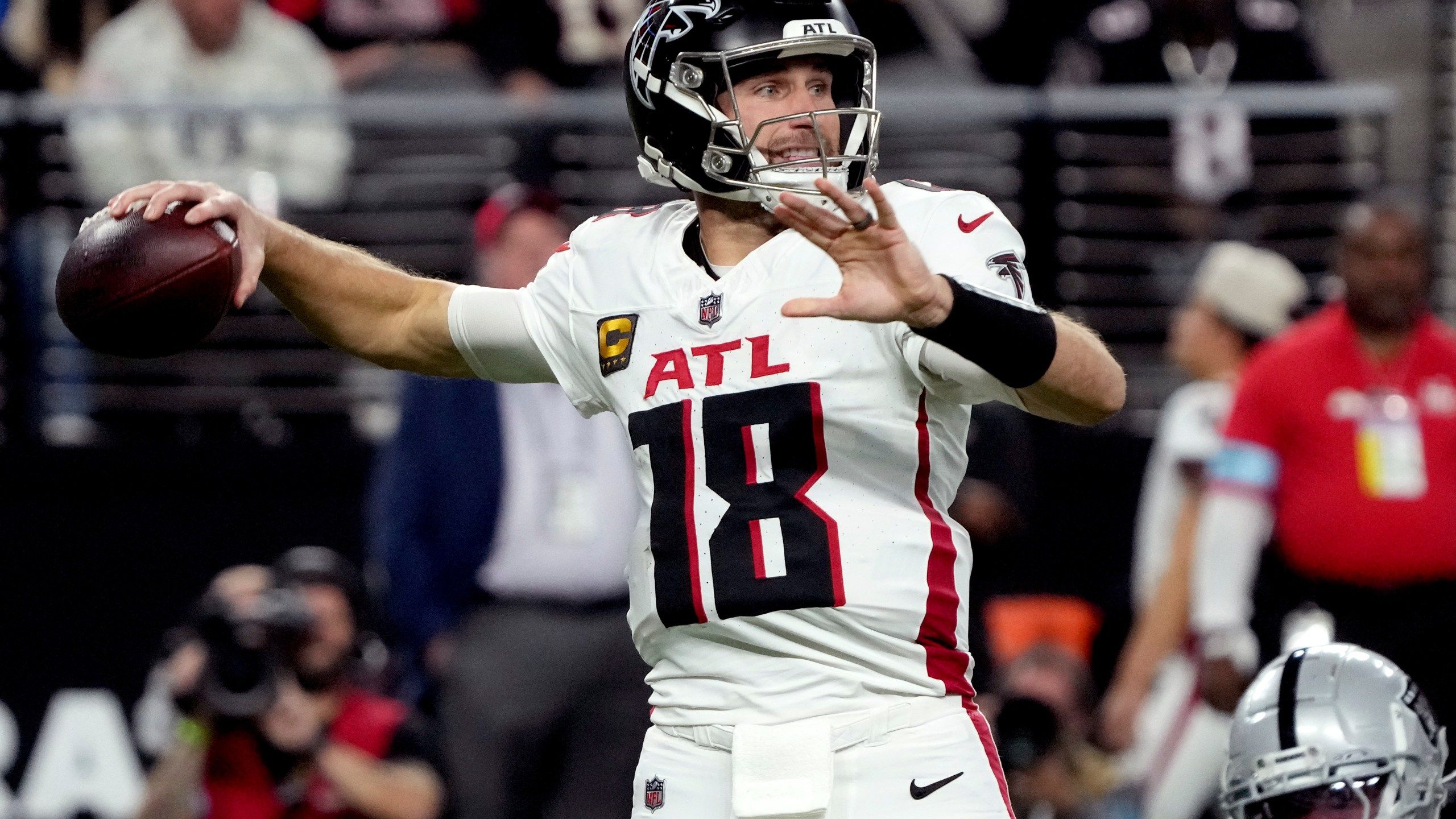 2560x1440 Falcons name rookie Michael Penix Jr. as starting QB, benching veteran Kirk Cousins