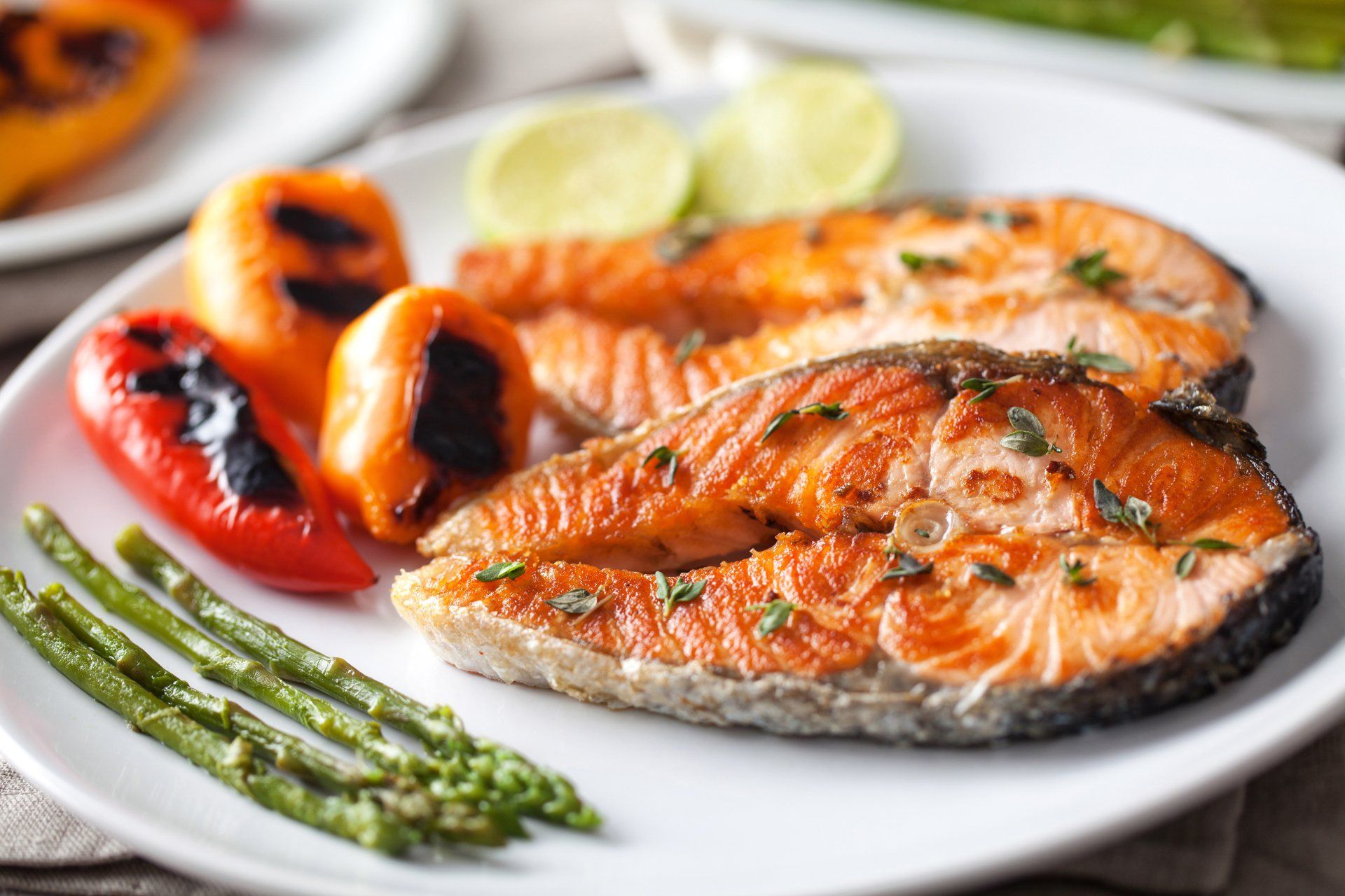 1920x1280 5K Ultra HD Grilled Salmon Feast Wallpaperx4500