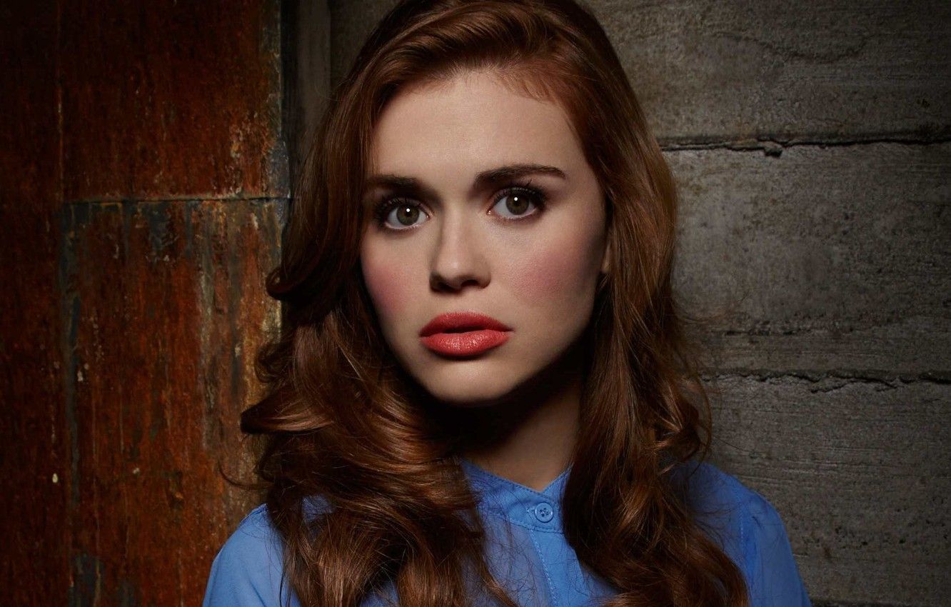1332x850 Lydia Martin Wallpaper