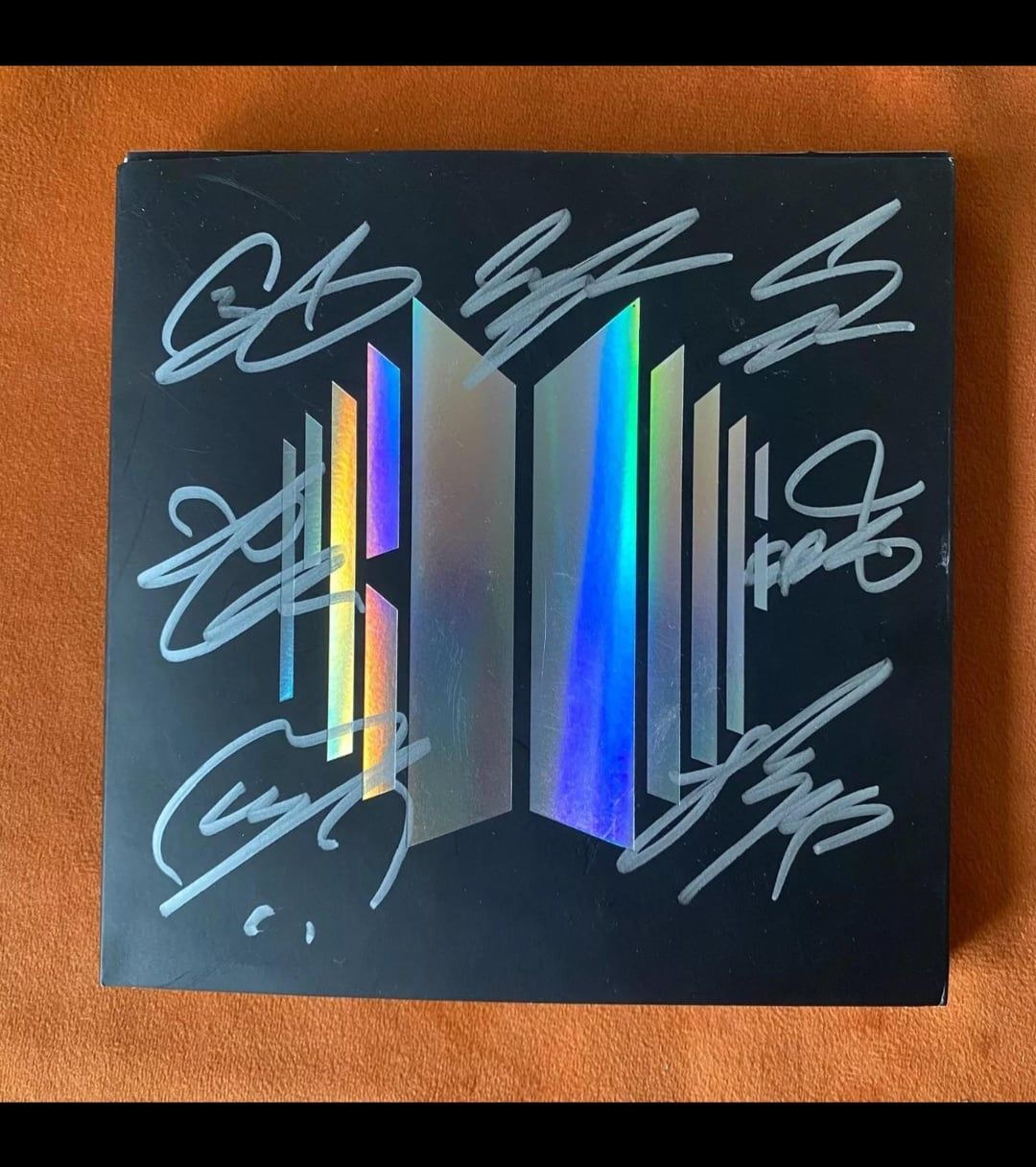1080x1216 Is this bts signed album real?