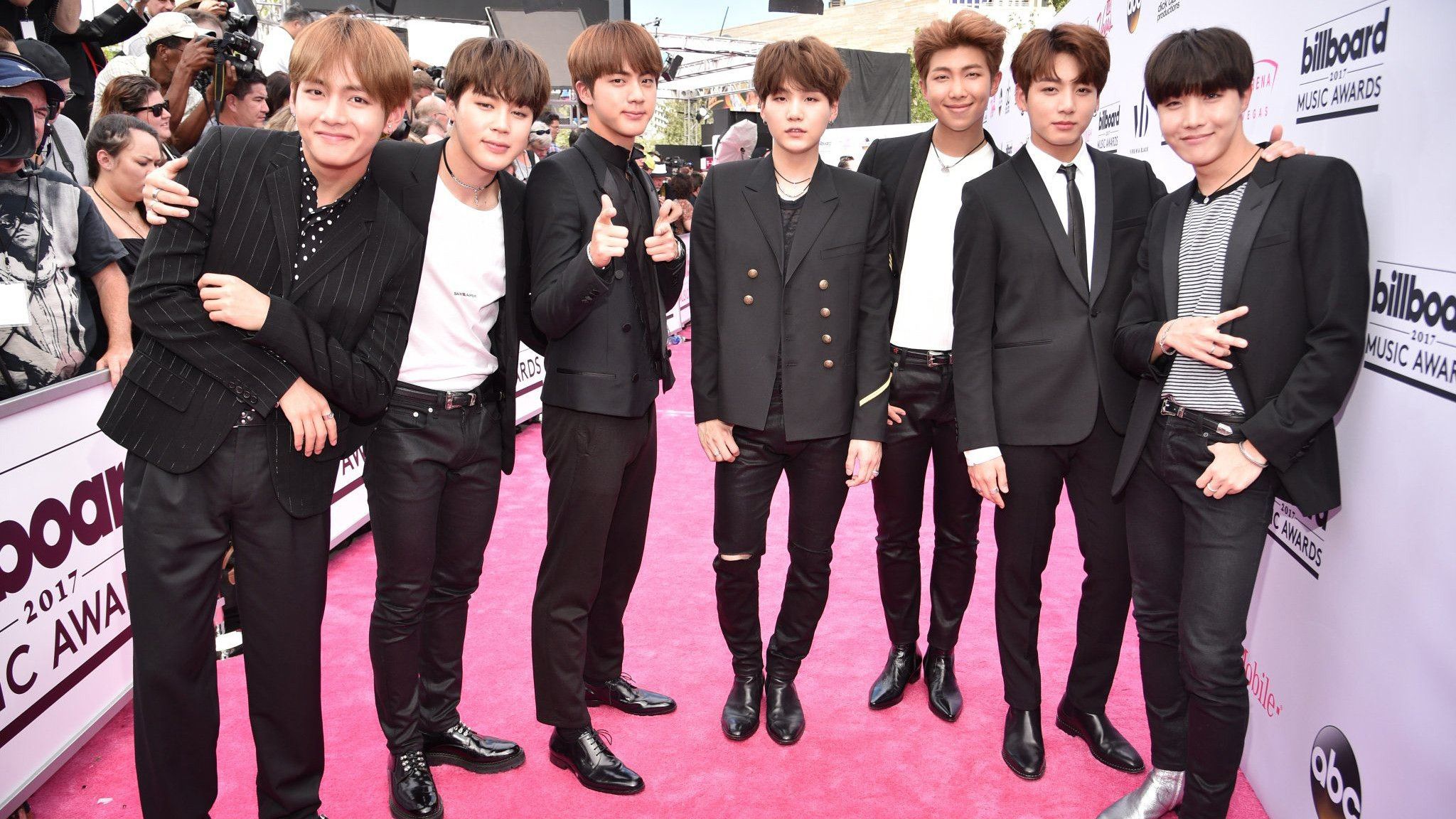 2048x1152 Bts Wallpaper