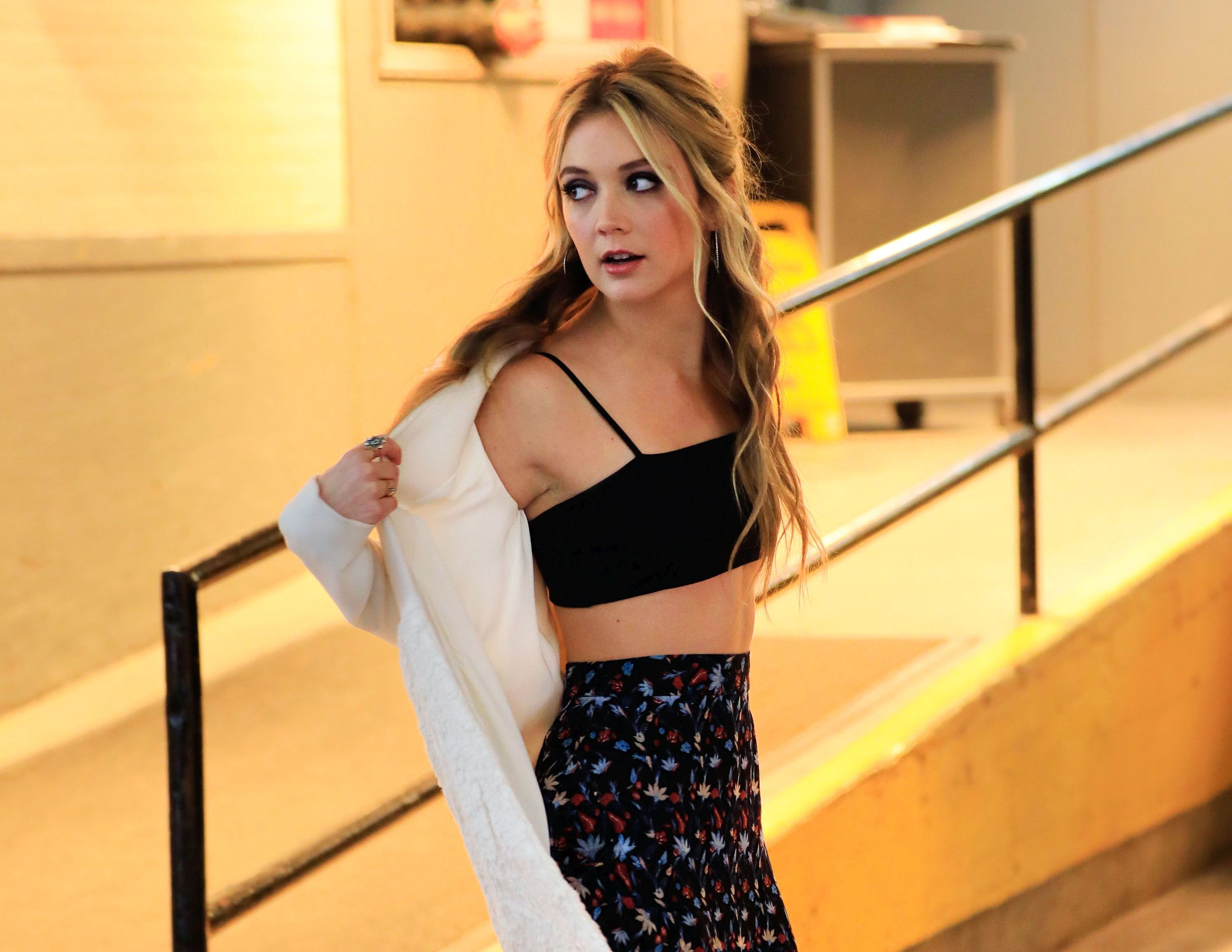 2987x2309 Billie Lourd: Blonde Celebrity Actress HD Wallpaper Spotlightx2309