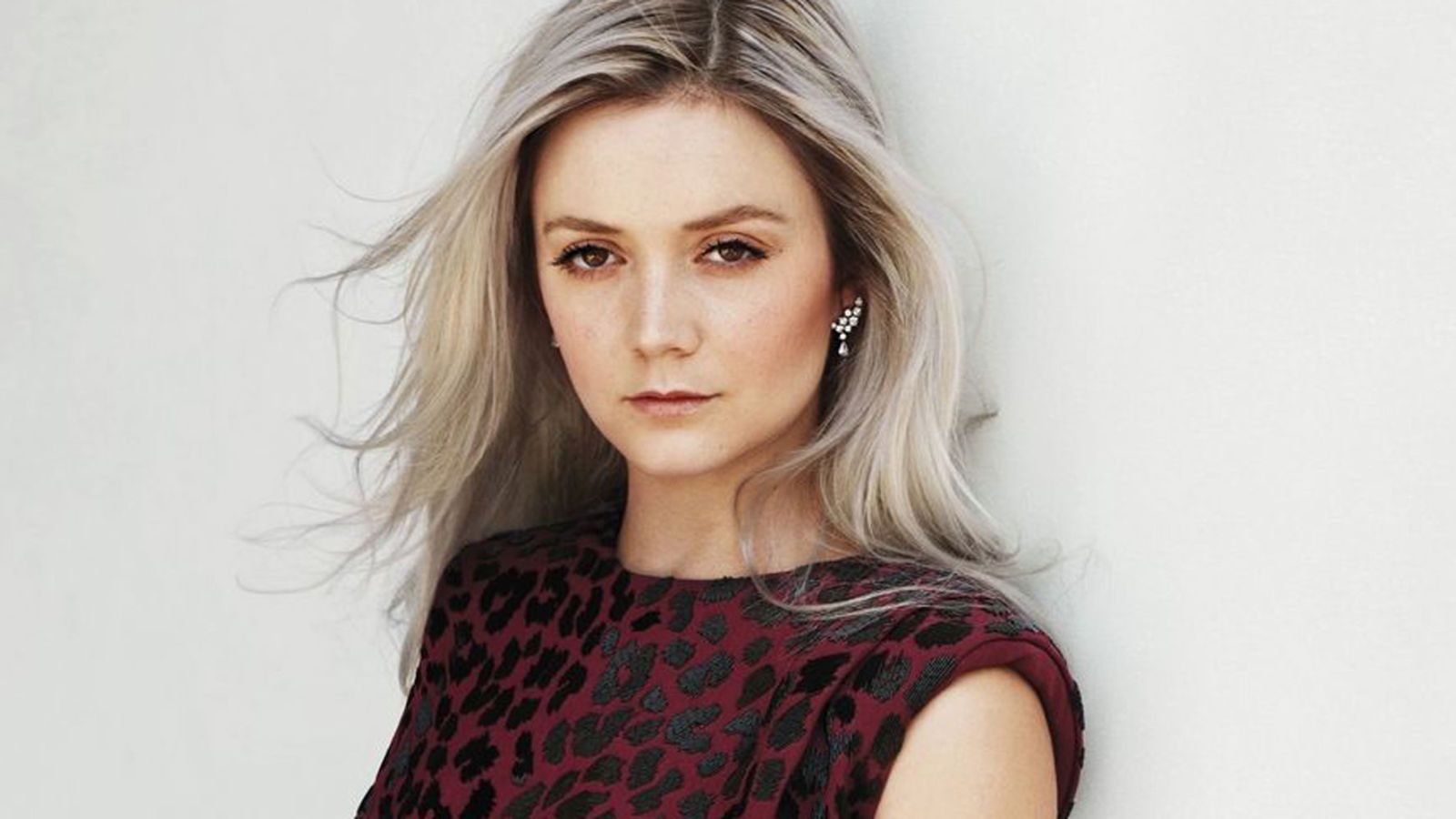 1600x900 Billie Lourd On Coping With Carrie Fisher And Debbie Reynolds' Deaths Lourd Sarah Paulson Town & Country Interview