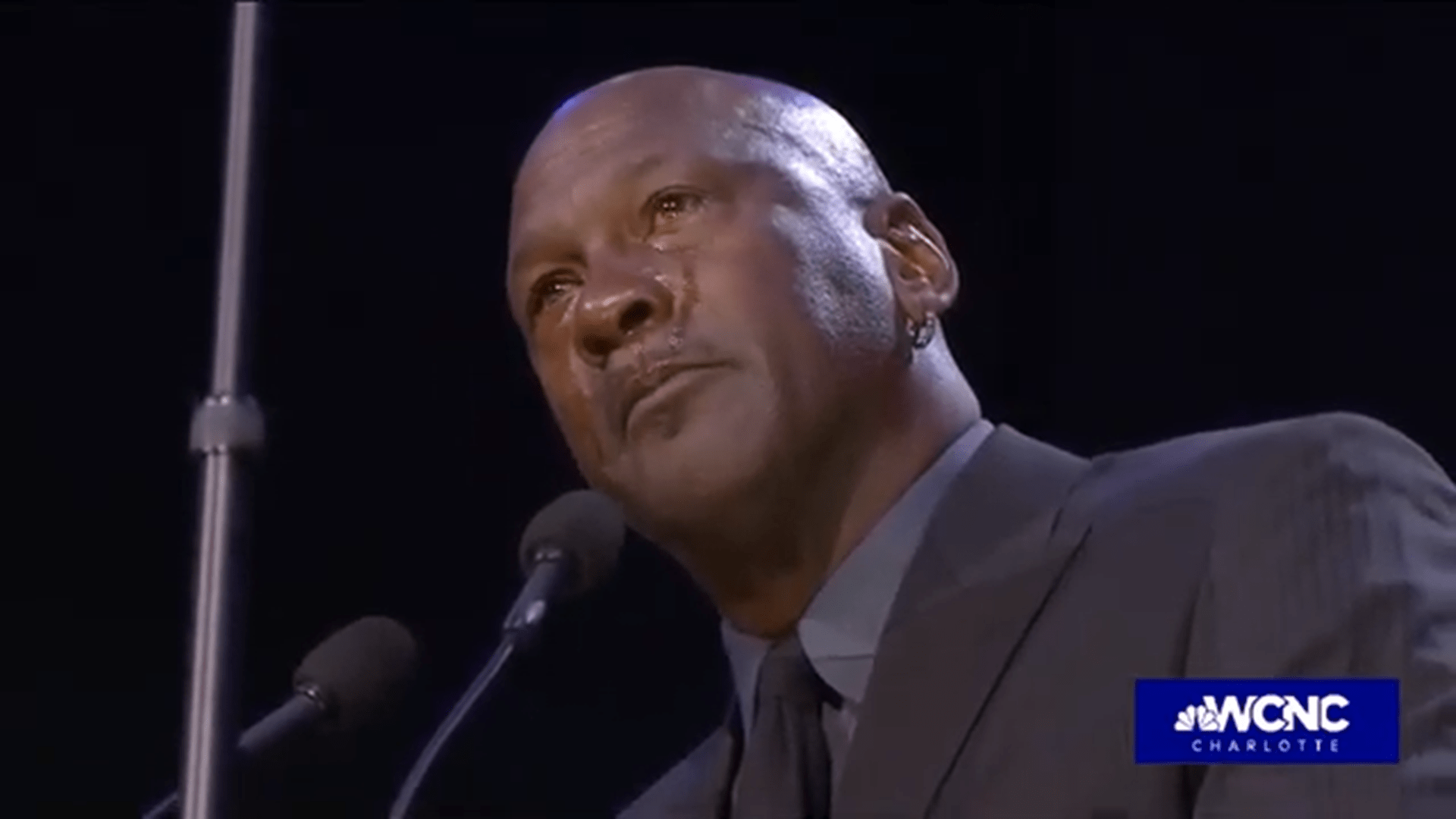 1920x1080 Michael Jordan tears up remembering 'little brother' Kobe Bryant