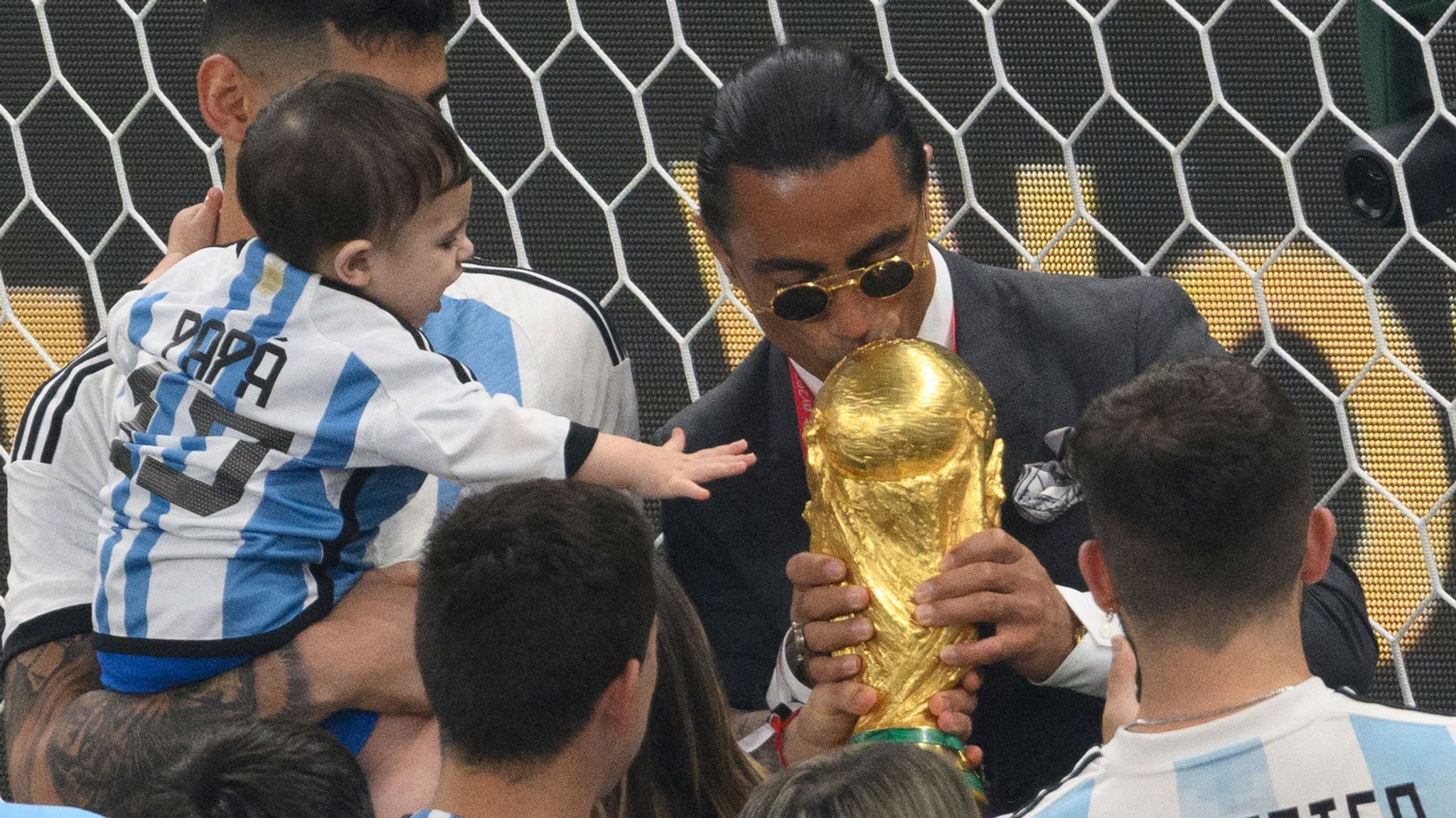 2048x1152 Qatar World Cup: FIFA admits restaurateur Salt Bae should not have been on the pitch after final