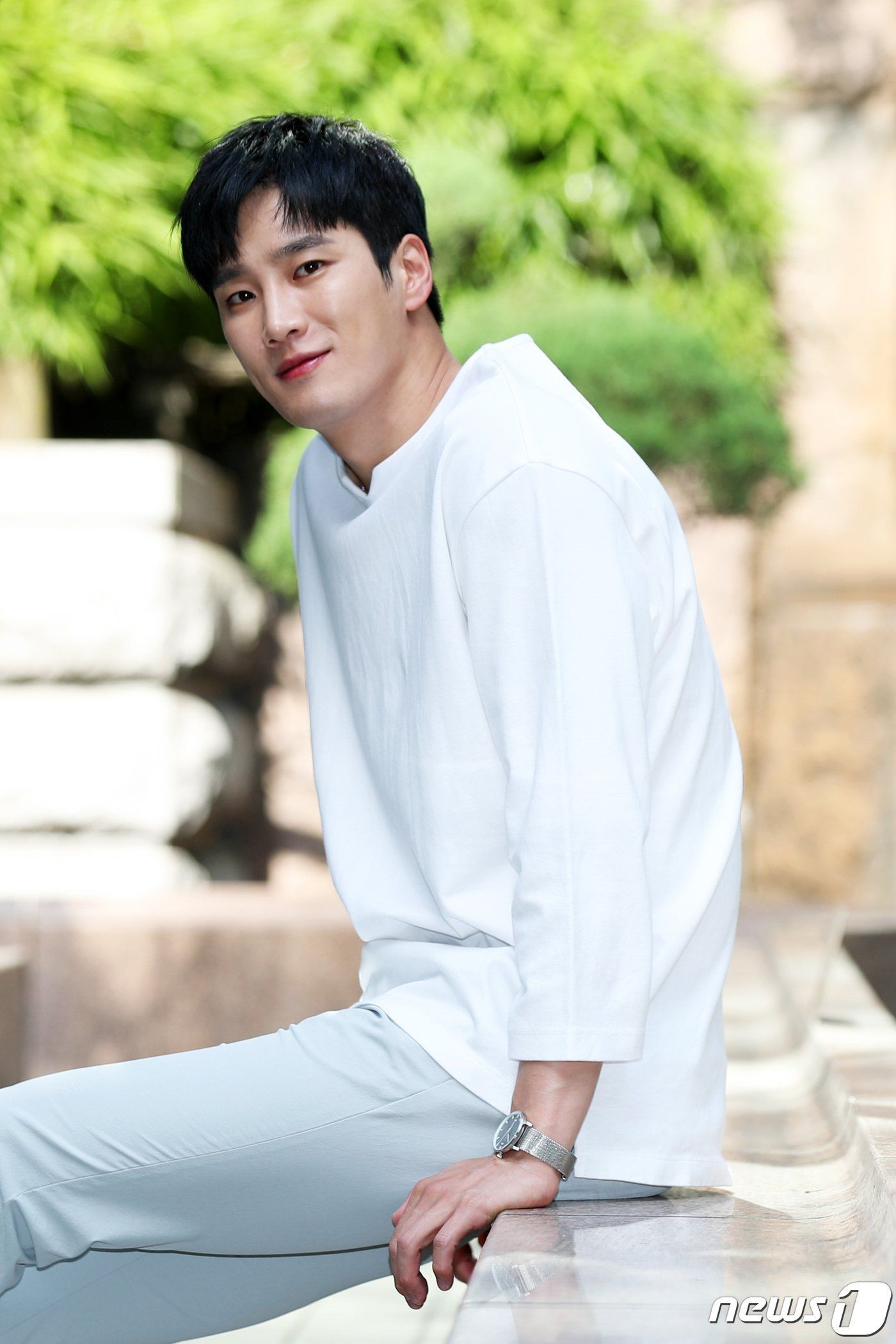 1400x2100 Ahn Bo Hyun Wallpaper