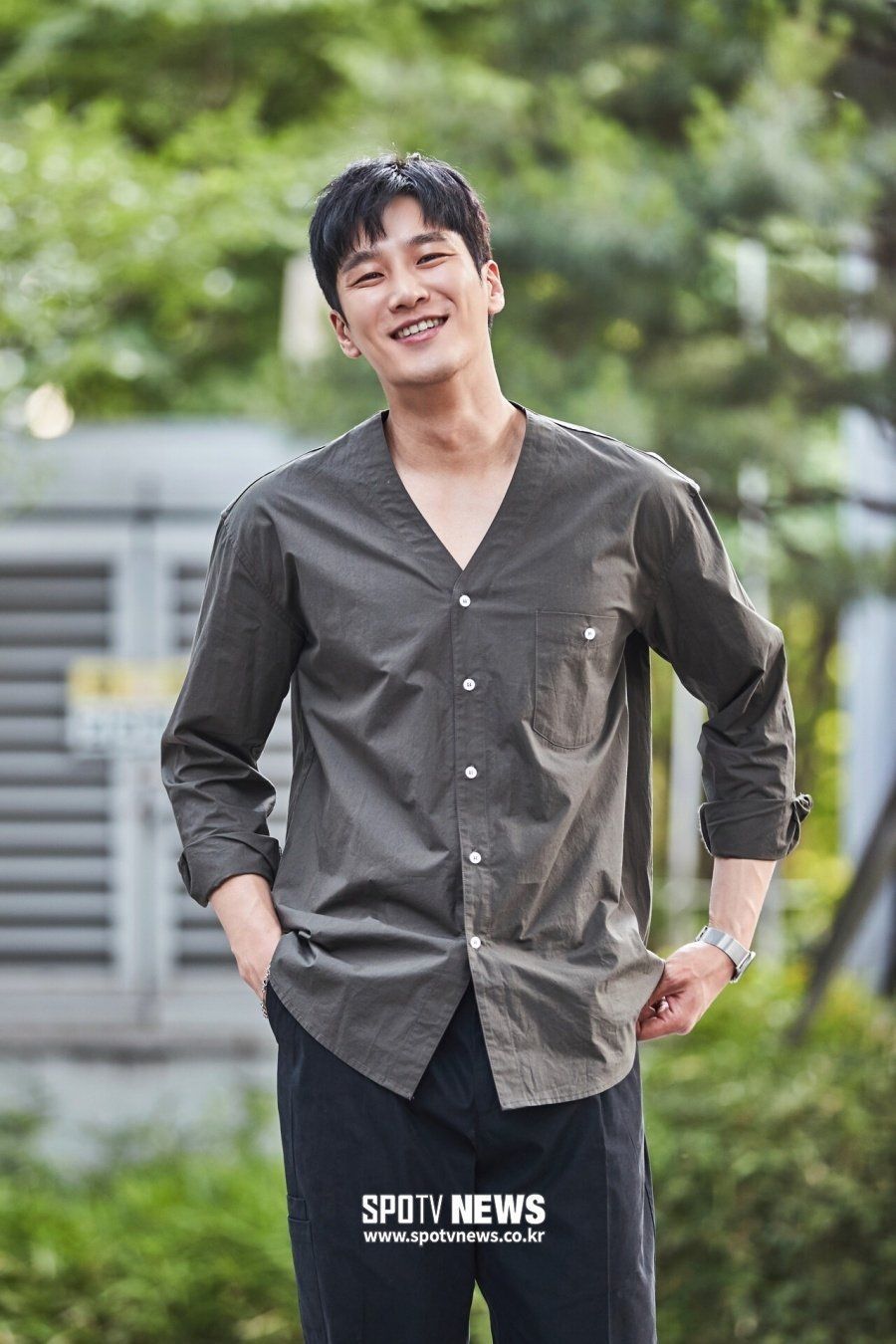 900x1350 Ahn Bo Hyun Wallpaper