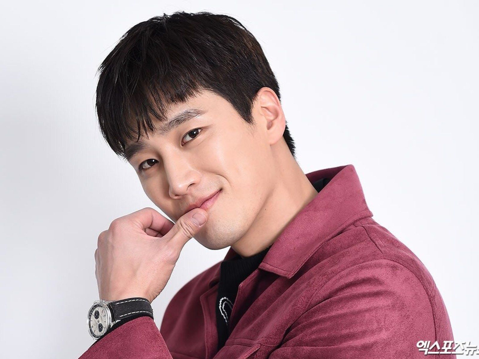 1600x1200 Ahn Bo Hyun Means Business In His Upcoming Drama Kairos