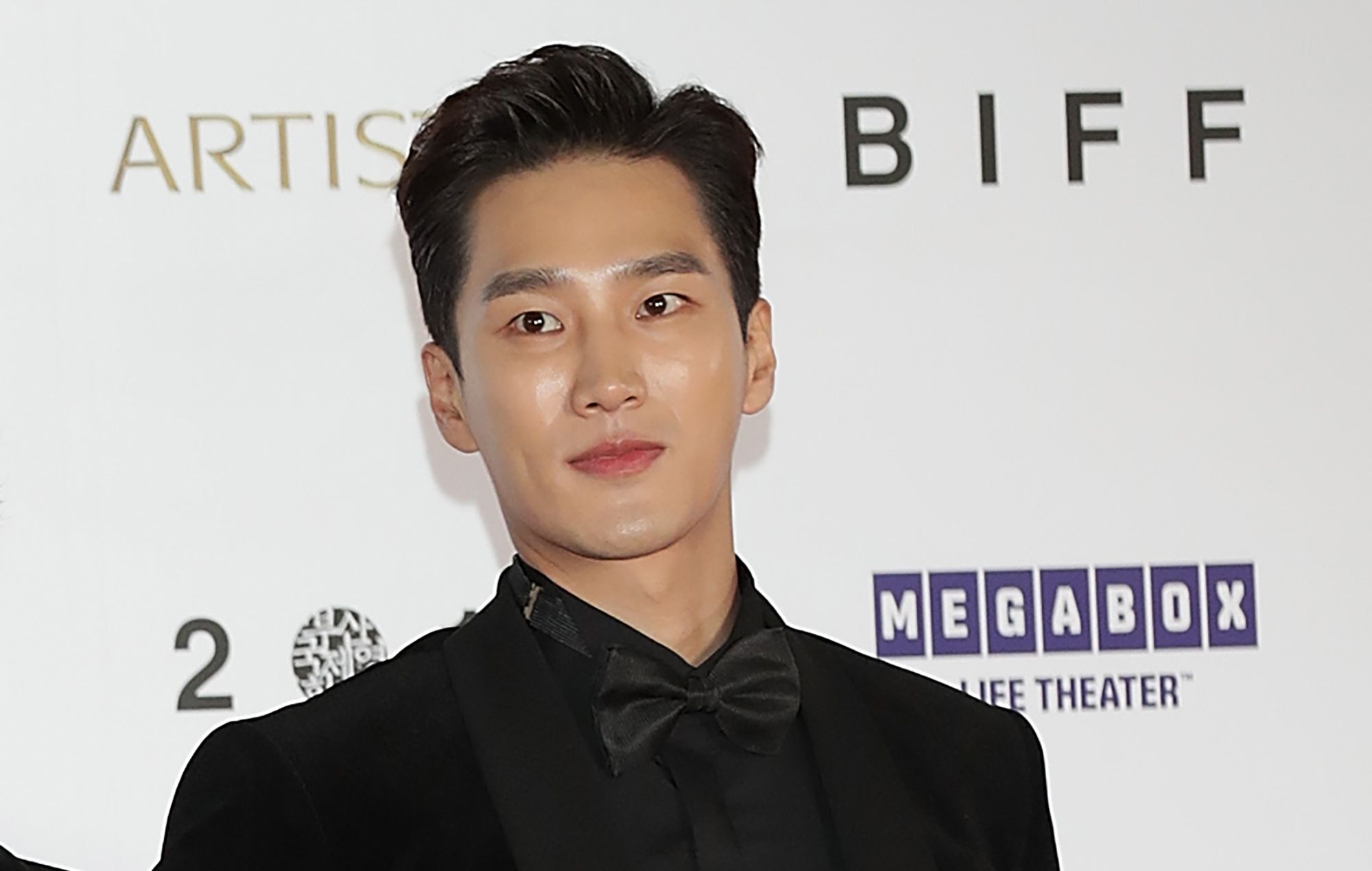 2000x1270 Ahn Bo Hyun Of 'Itaewon Class' Cast In New Noir Netflix Drama 'Undercover'
