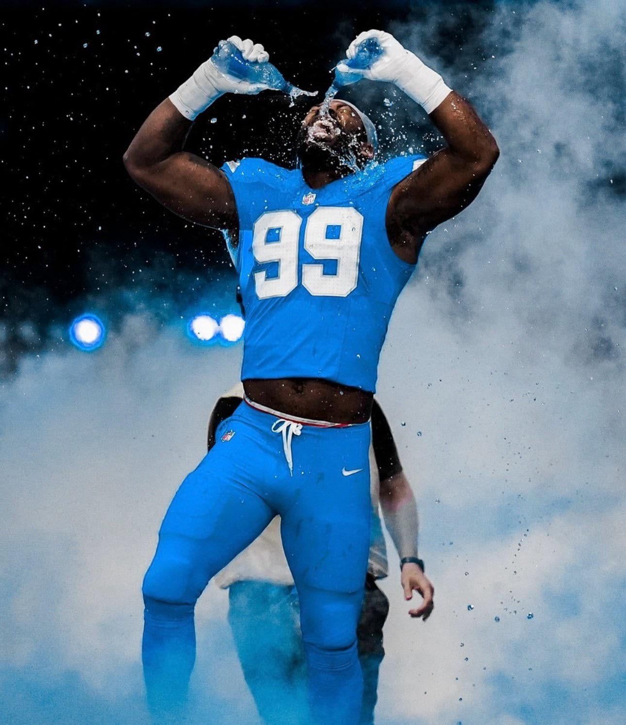 1290x1493 Za'Darius Smith had the Best Photo of Last Season
